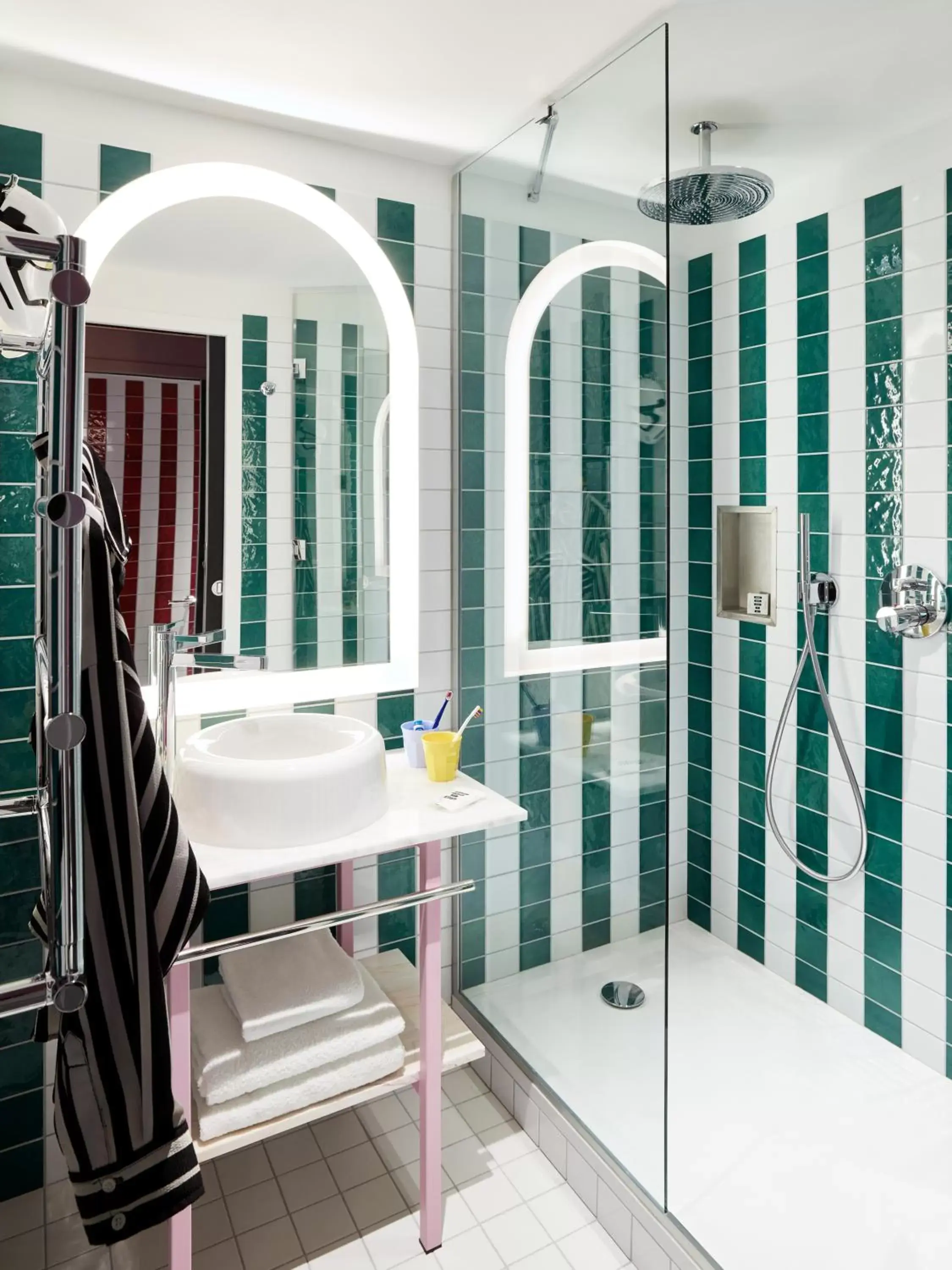 Shower, Bathroom in Mama Shelter Dijon