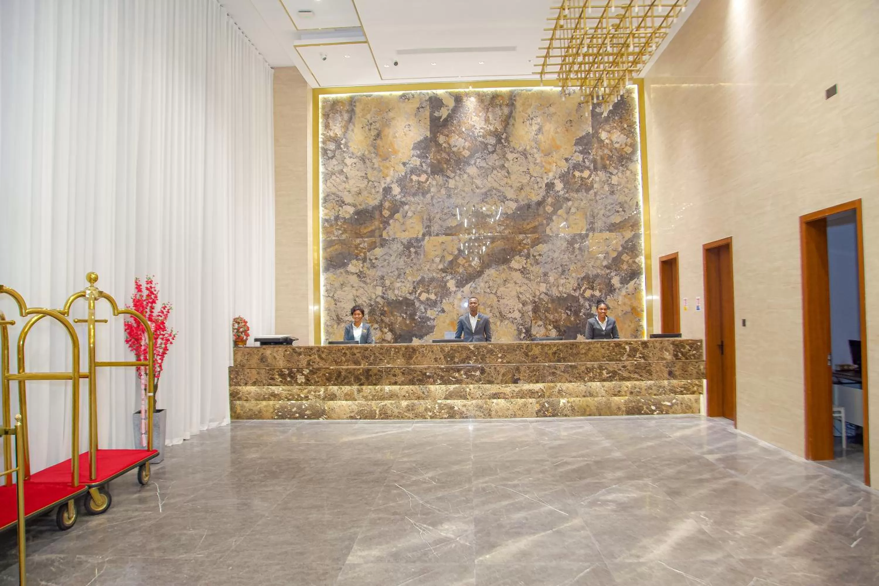 Lobby or reception in Hôtel FAMILLE MONDIALE