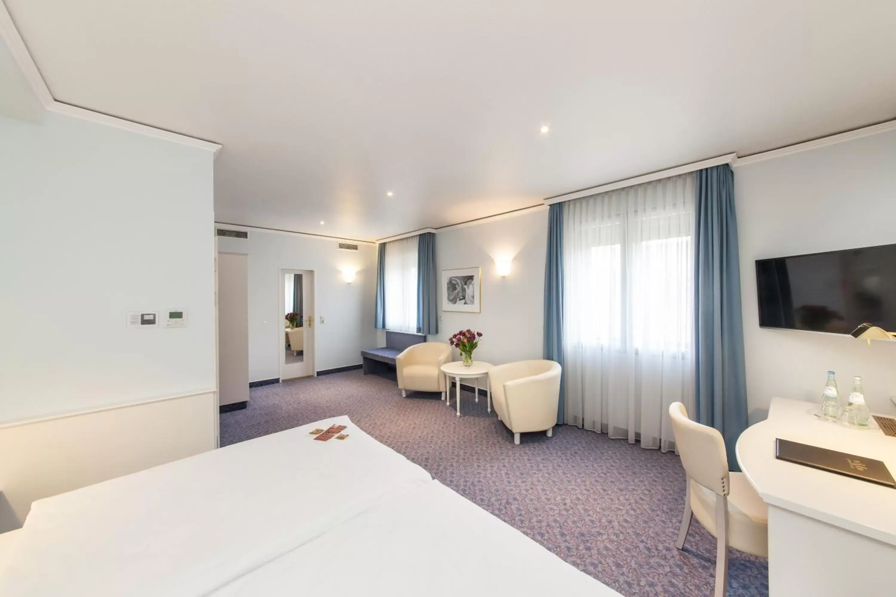 Photo of the whole room, Room Photo in Novum Hotel Post Aschaffenburg