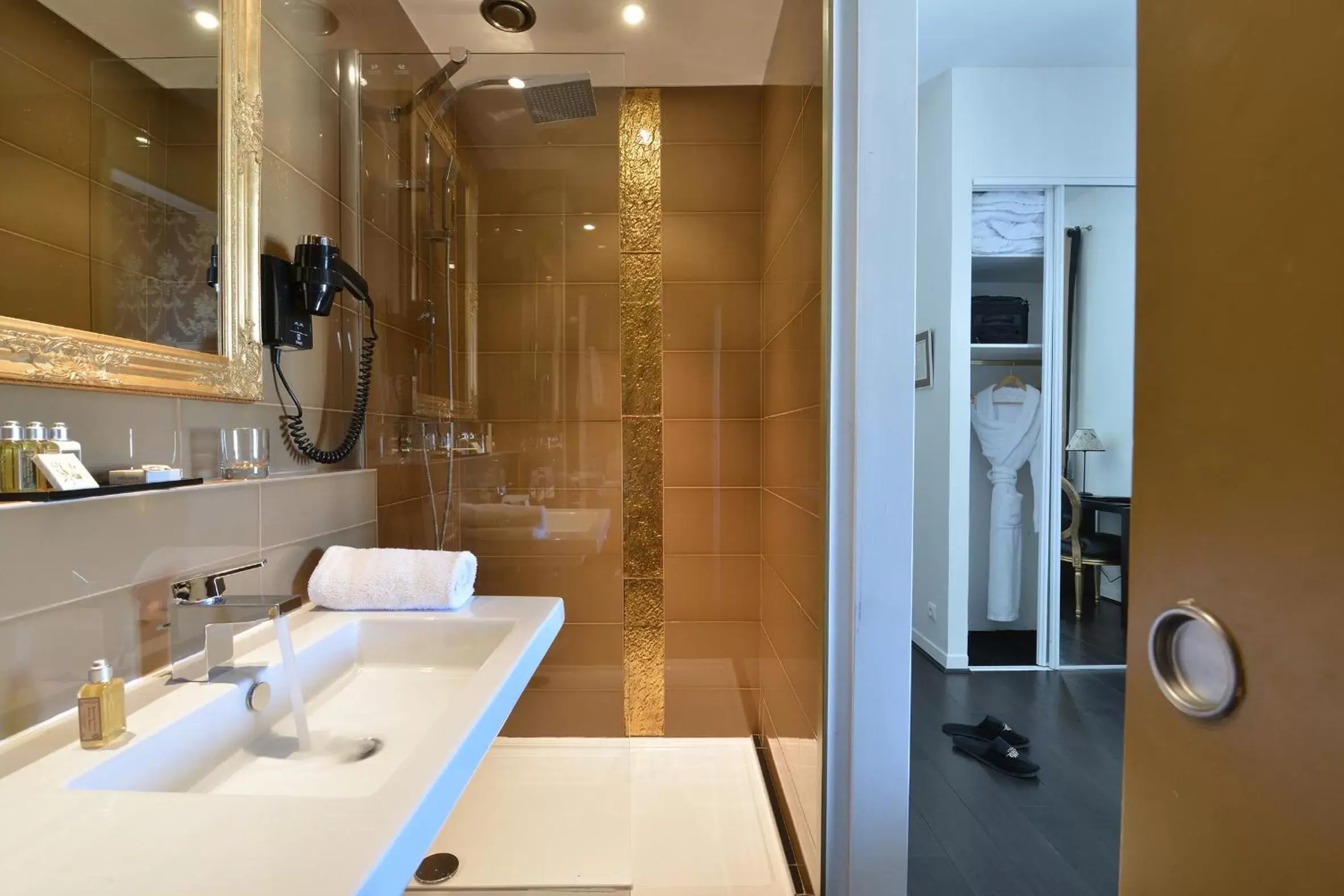 Bathroom in Hôtel La Villa Cannes