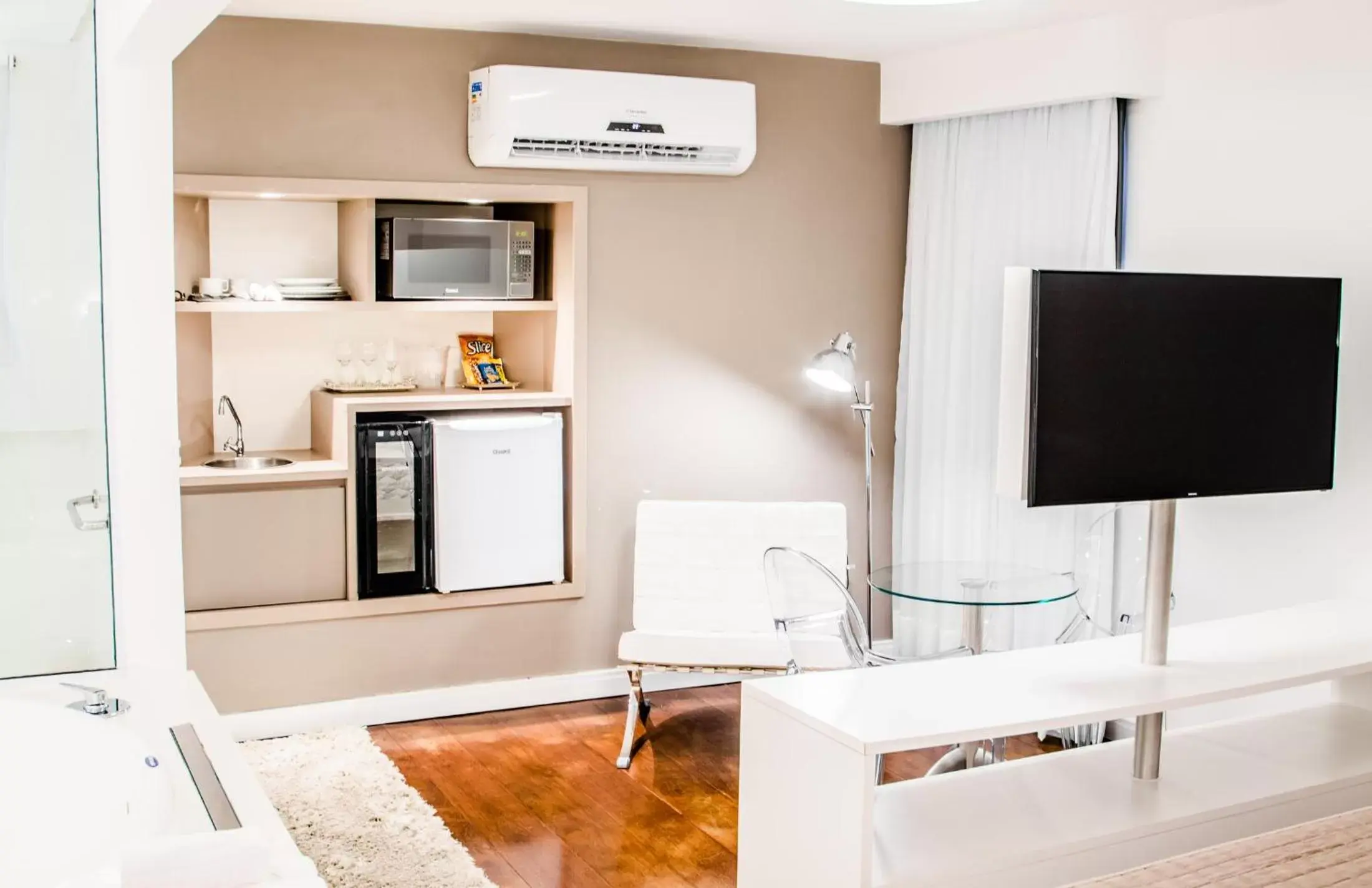 TV and multimedia, TV/Entertainment Center in Hotel Rieger