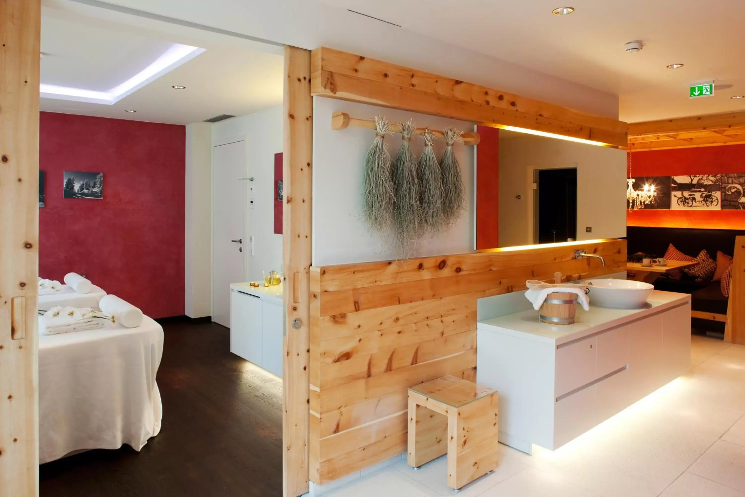 Spa and wellness centre/facilities, Bathroom in Kempinski Hotel Das Tirol