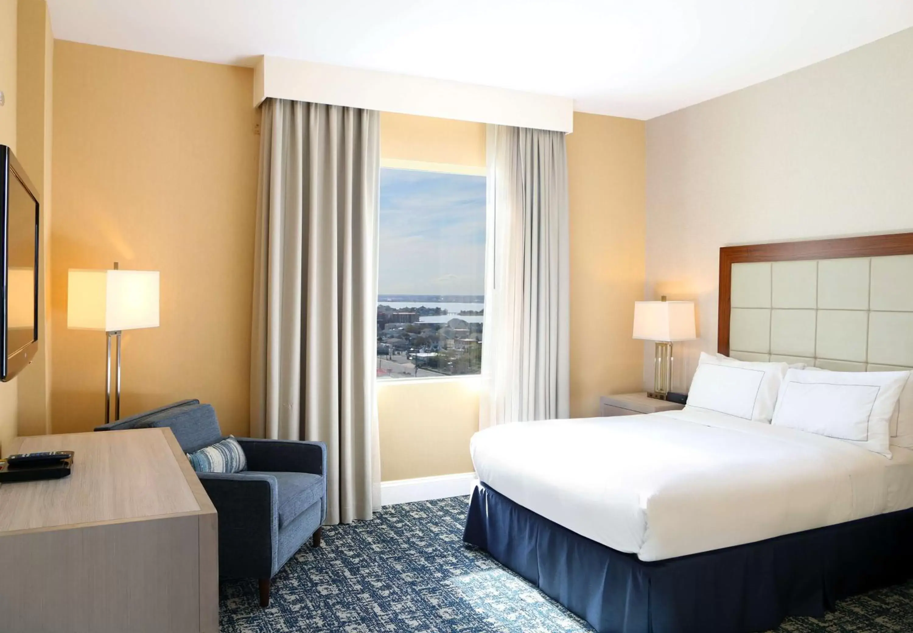 Bedroom, Bed in Hilton Suites Ocean City Oceanfront