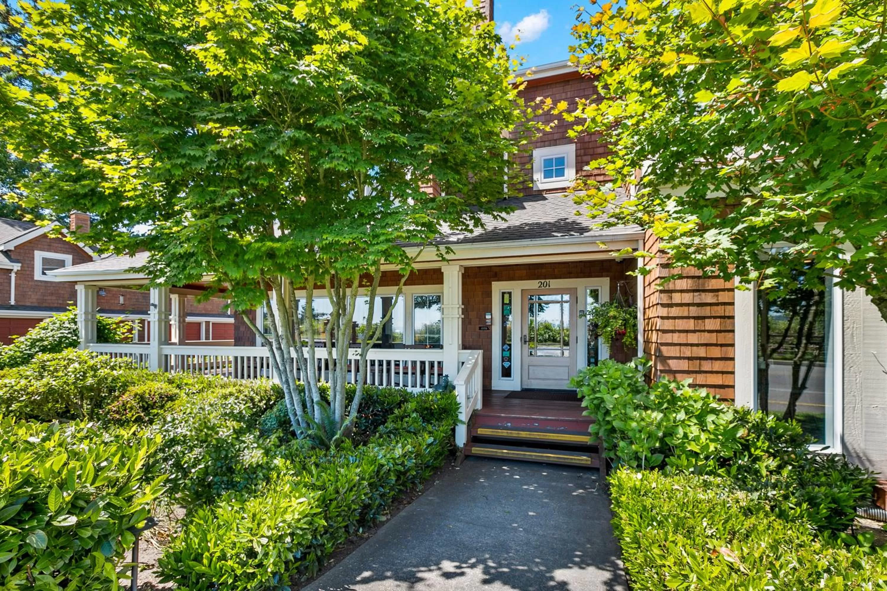 Property building in Saratoga Inn