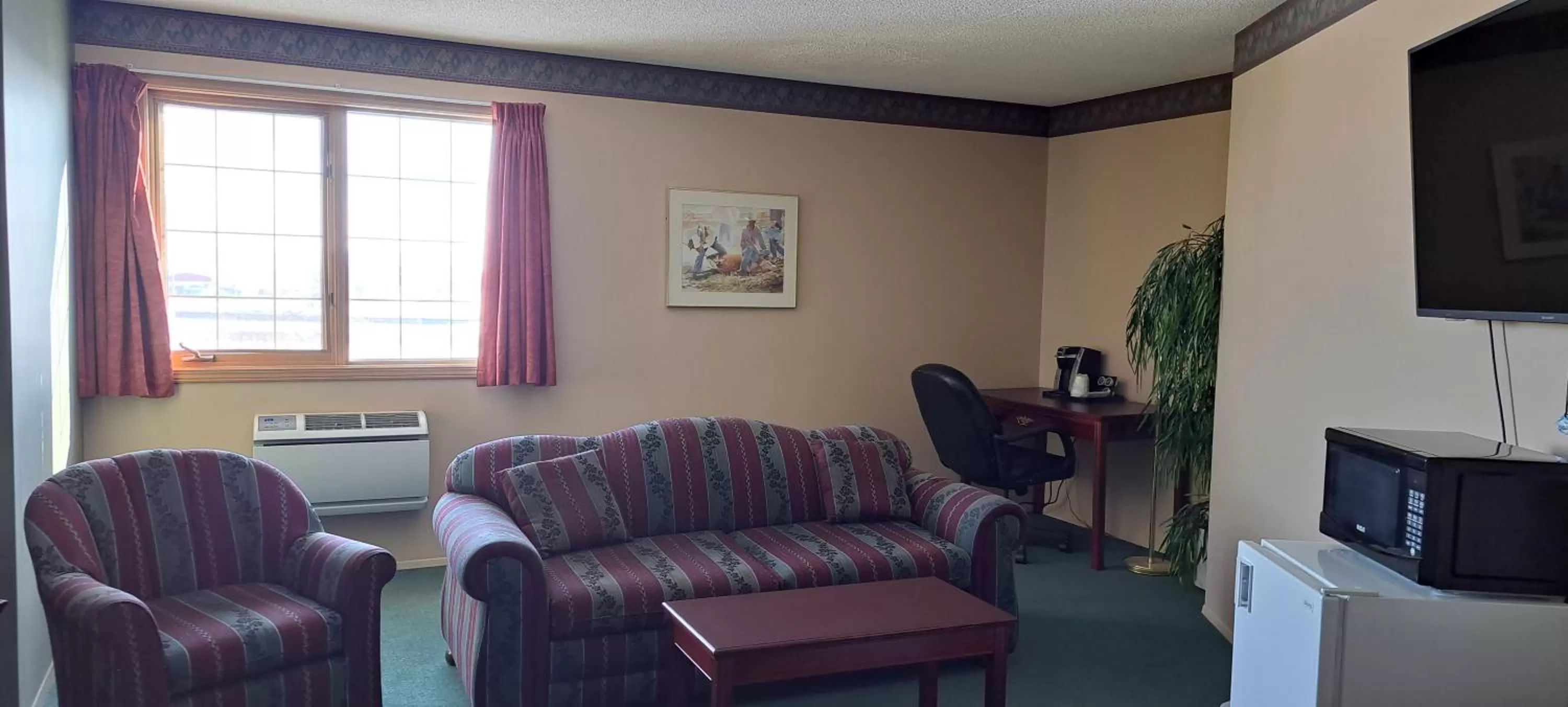 Seating area in Travelodge by Wyndham Lacombe