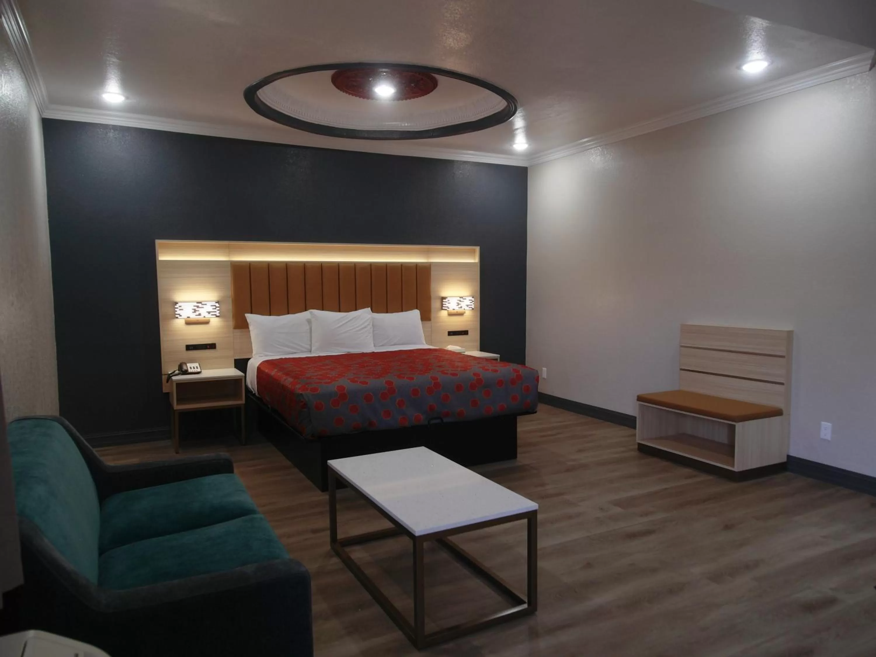 Bed in Americas Best Value Inn-Rialto