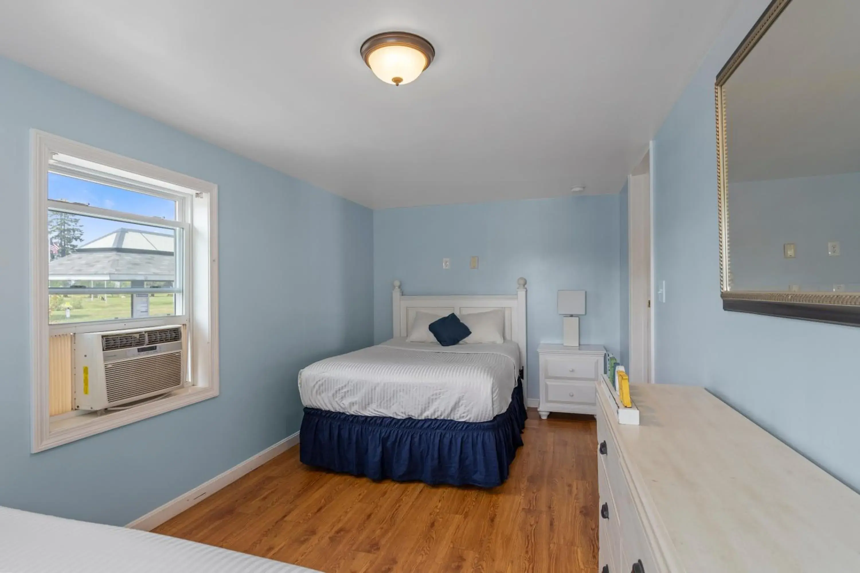 Bed in America's Best Value Inn Mt Royal Motel