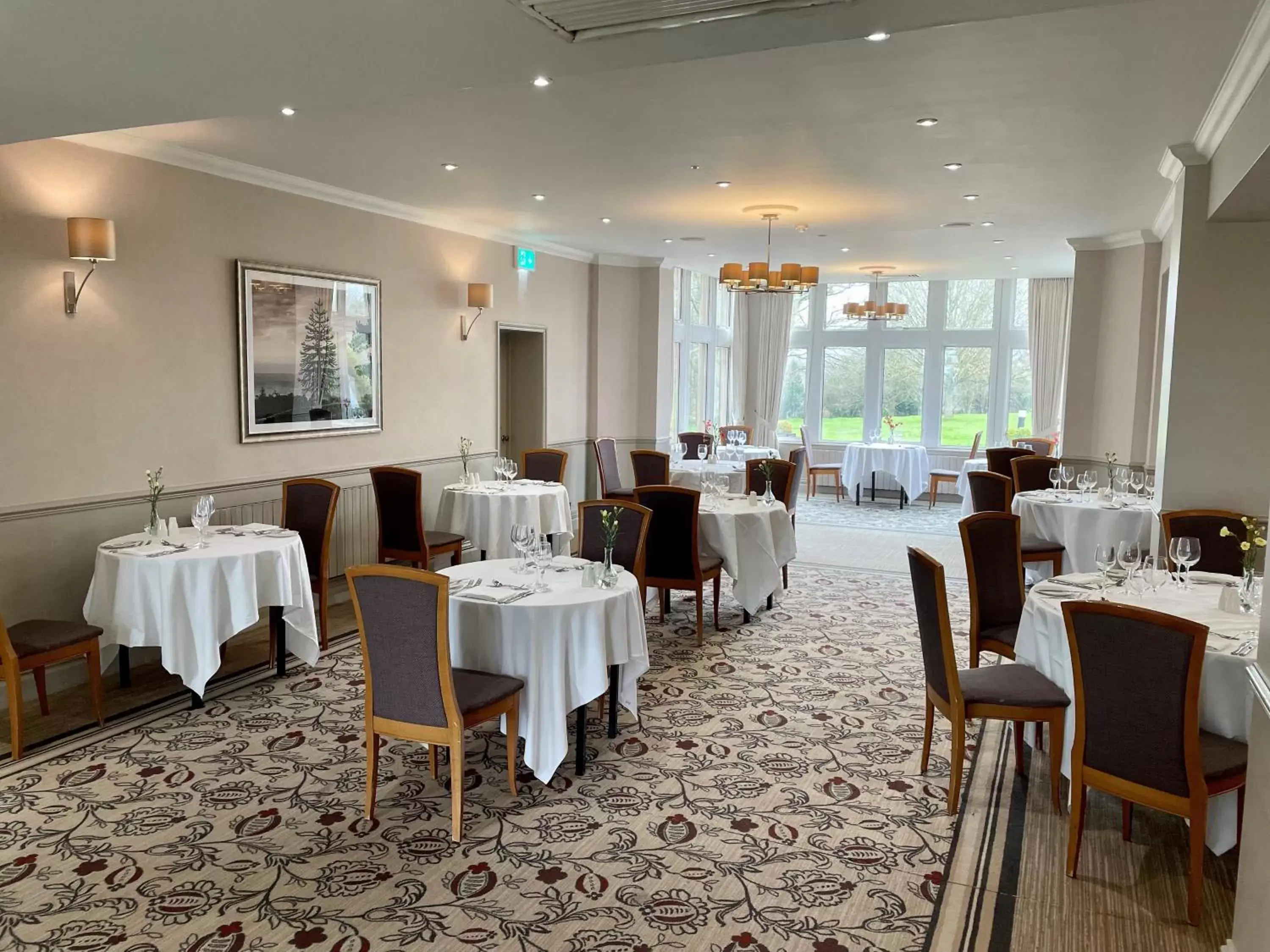 Restaurant/Places to Eat in Hartsfield Manor