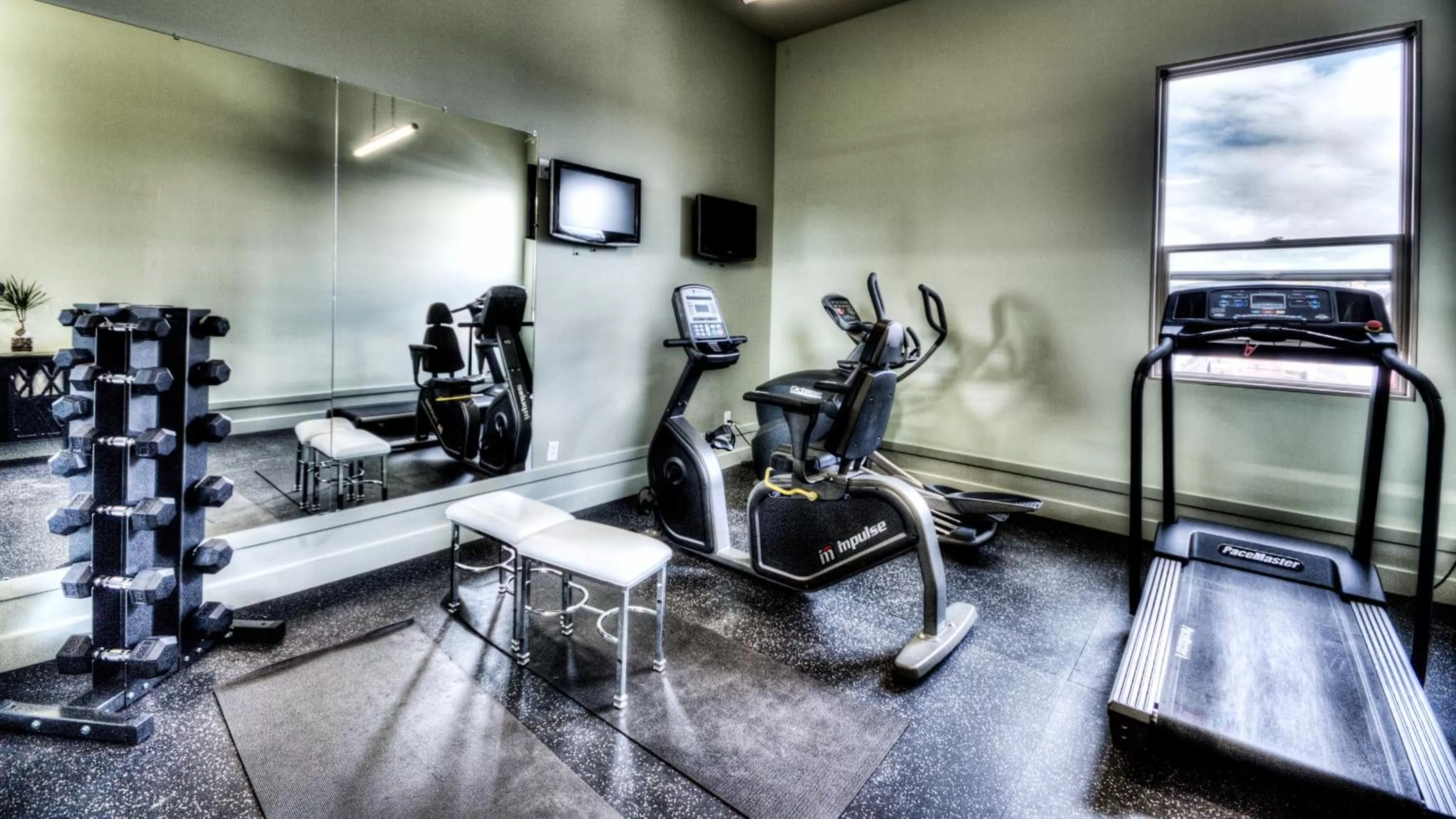 Fitness centre/facilities in Podollan Inn & Spa - Grande Prairie