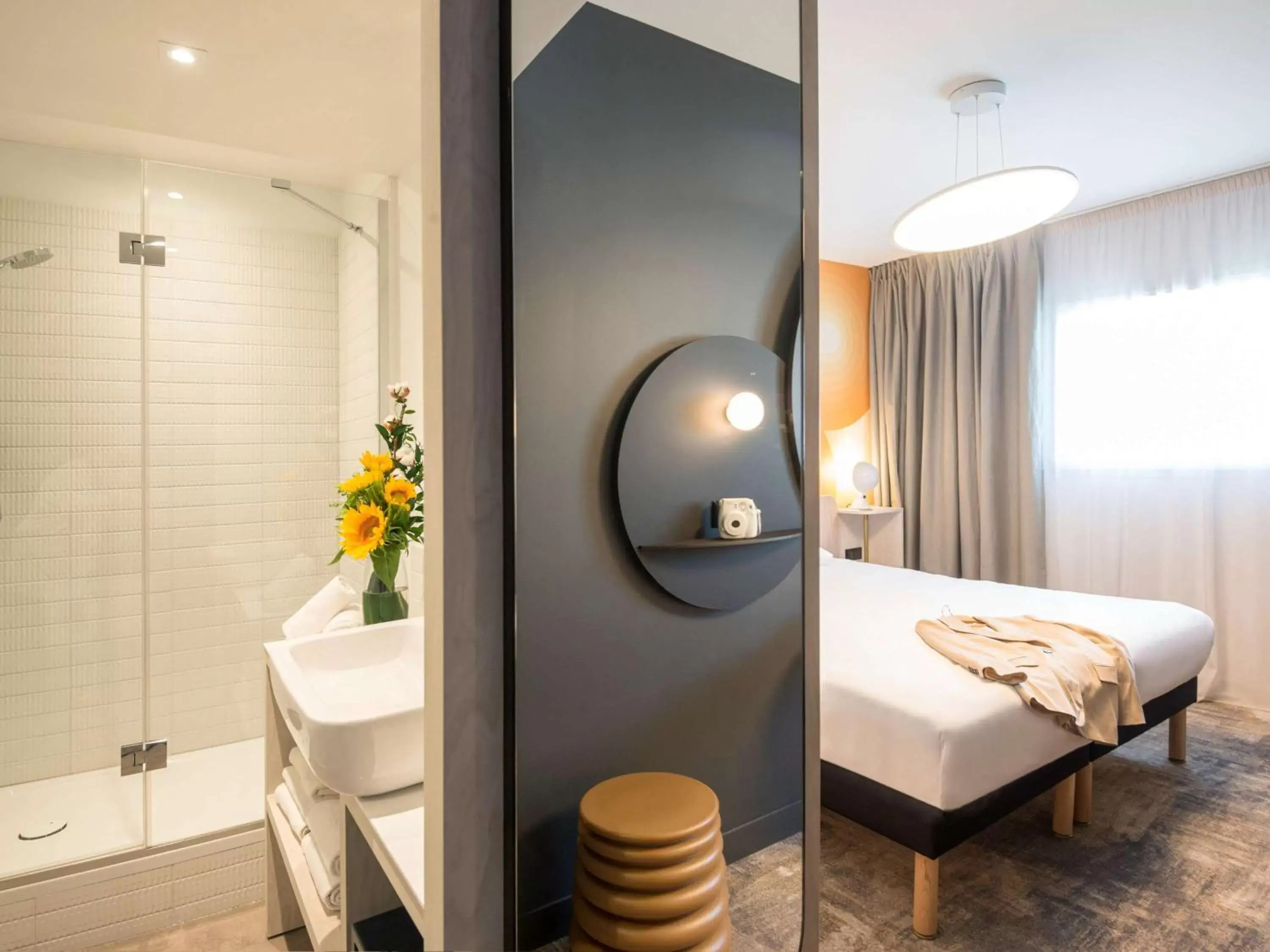 Photo of the whole room, Bathroom in ibis Styles Pertuis Portes du Luberon