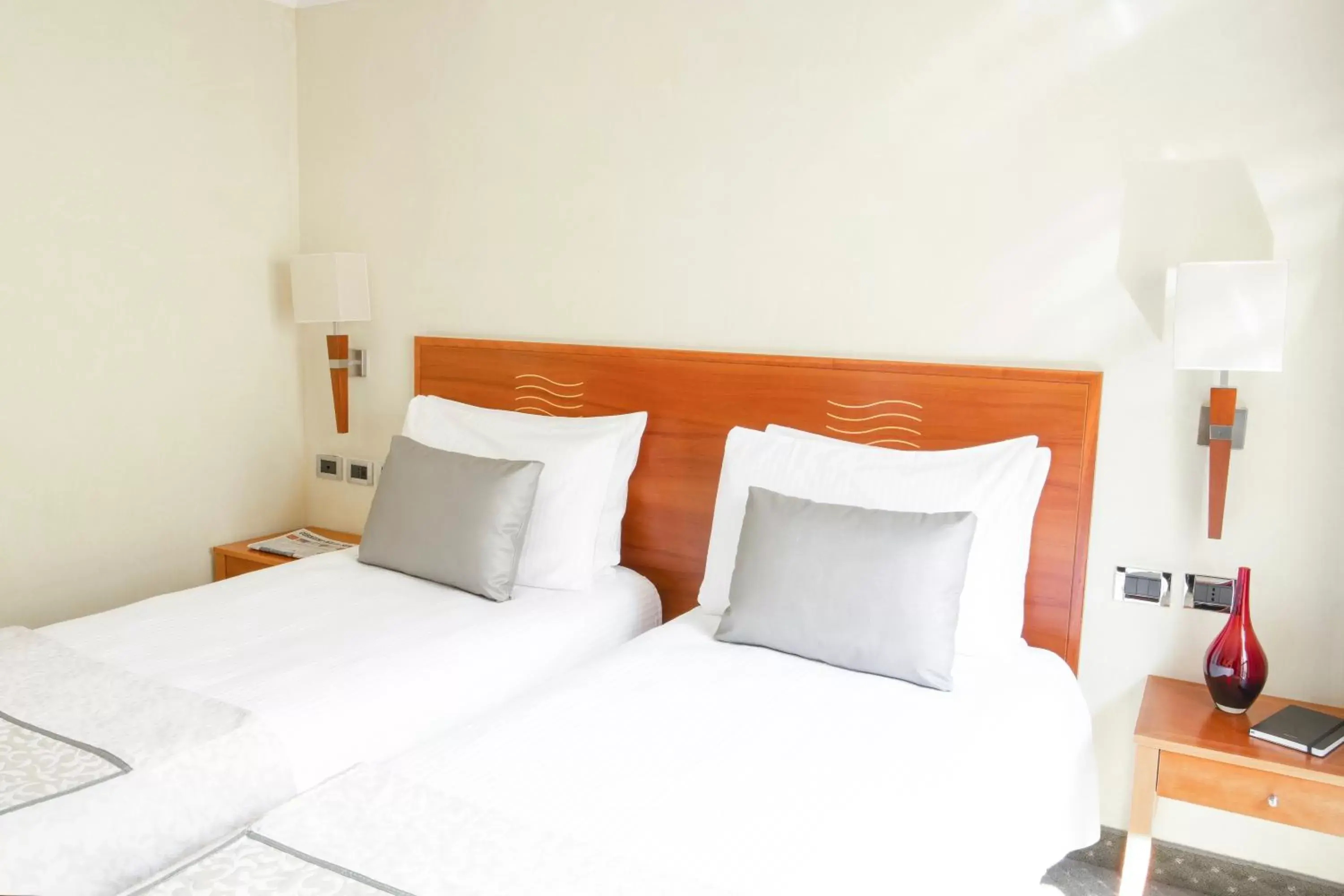 Bedroom, Bed in Hotel dei Cavalieri Caserta - La Reggia