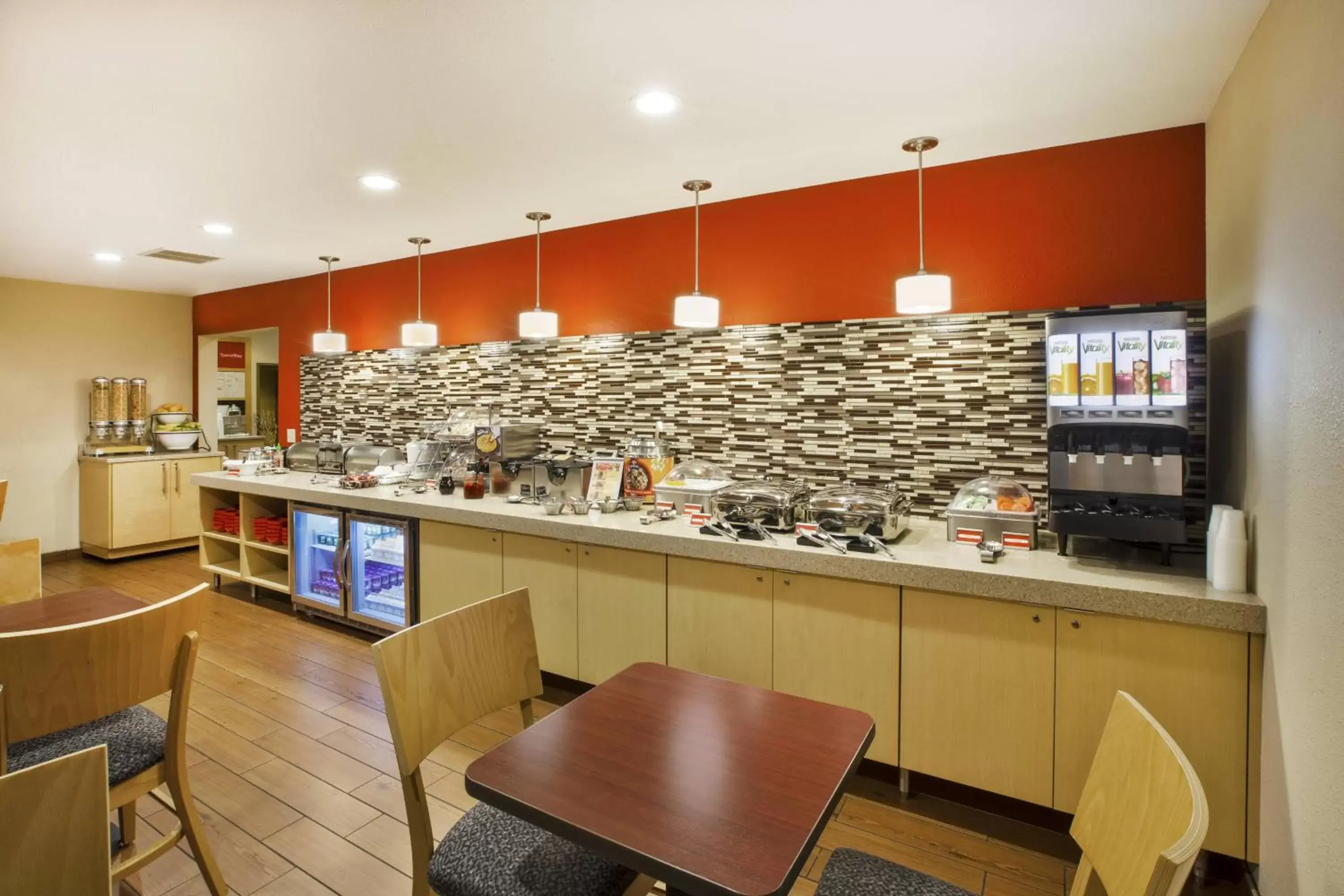 Breakfast, Restaurant/Places to Eat in TownePlace Suites Detroit Dearborn