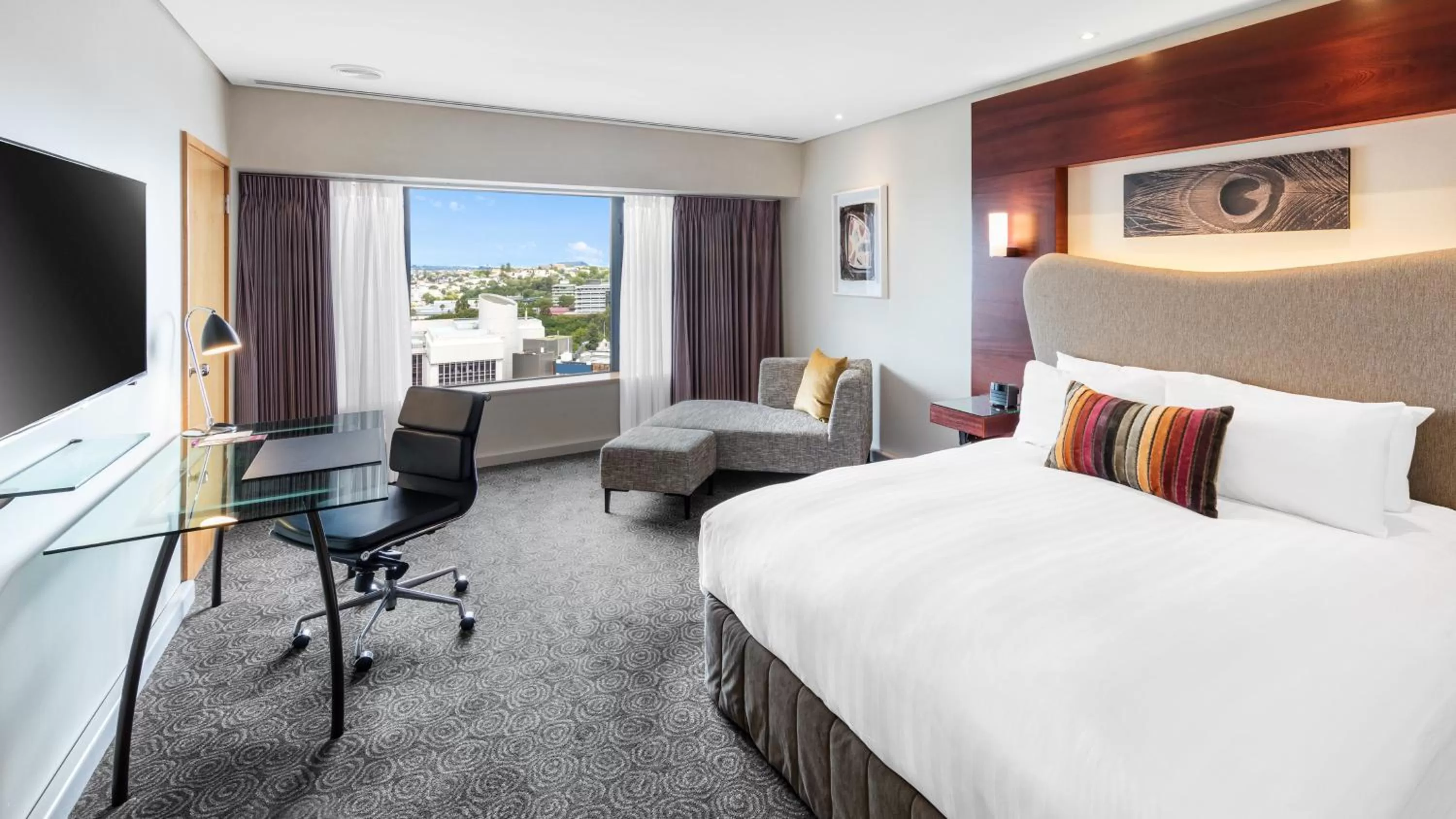 Photo of the whole room, Bed in Crowne Plaza Auckland by IHG