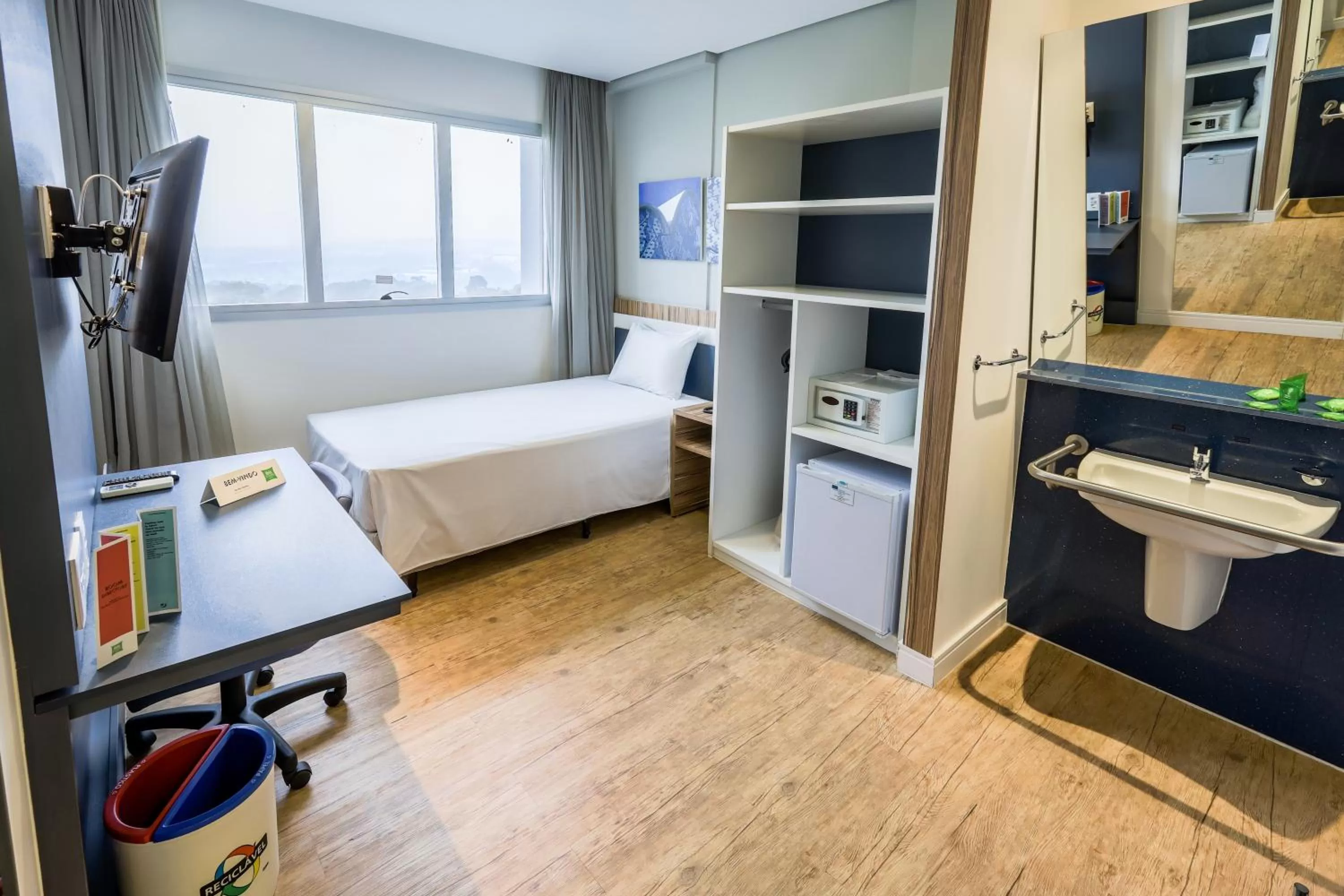 Toilet, Bed in ibis Styles Confins Aeroporto