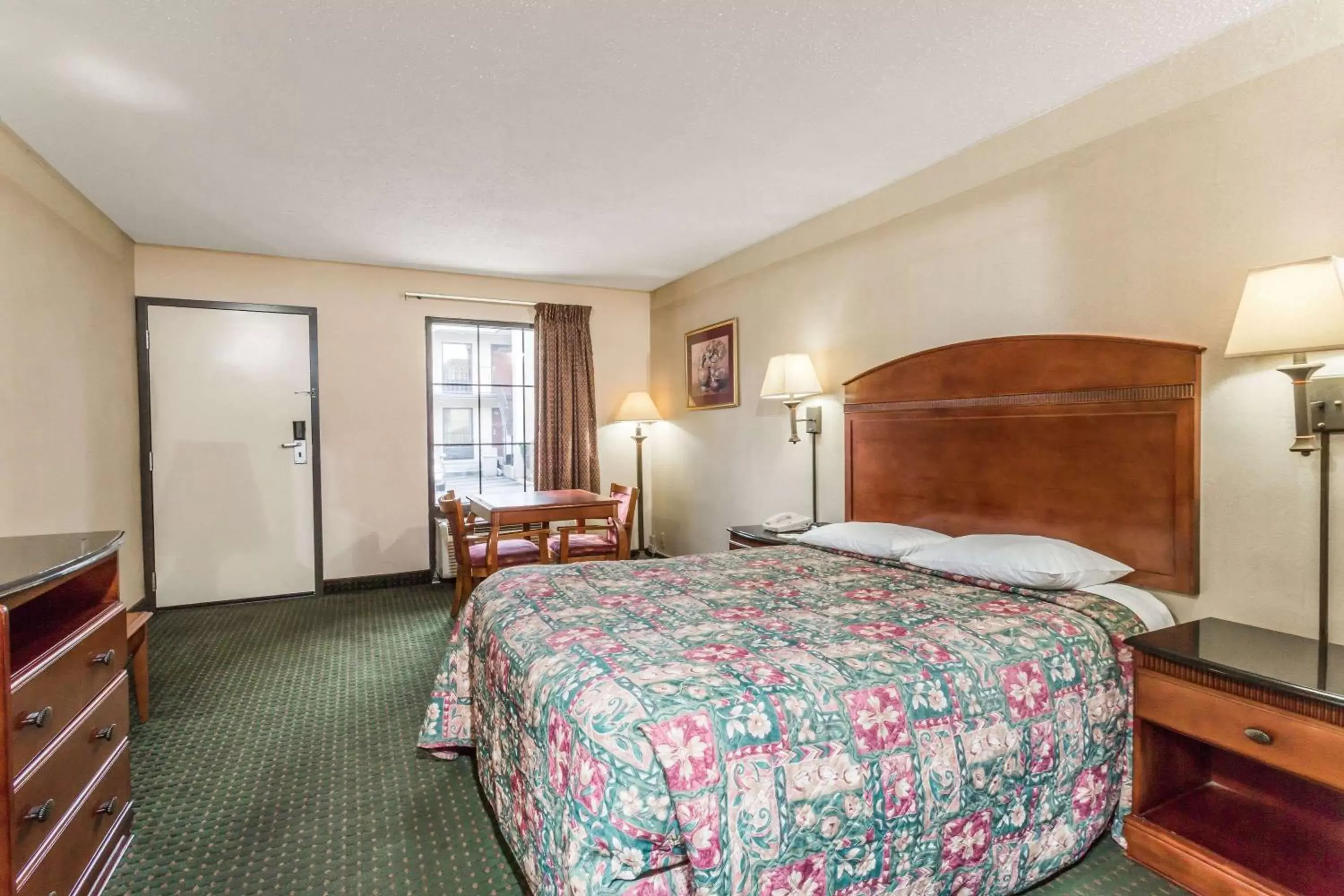 Photo of the whole room, Bed in Days Inn by Wyndham Camp Springs Andrews AFB