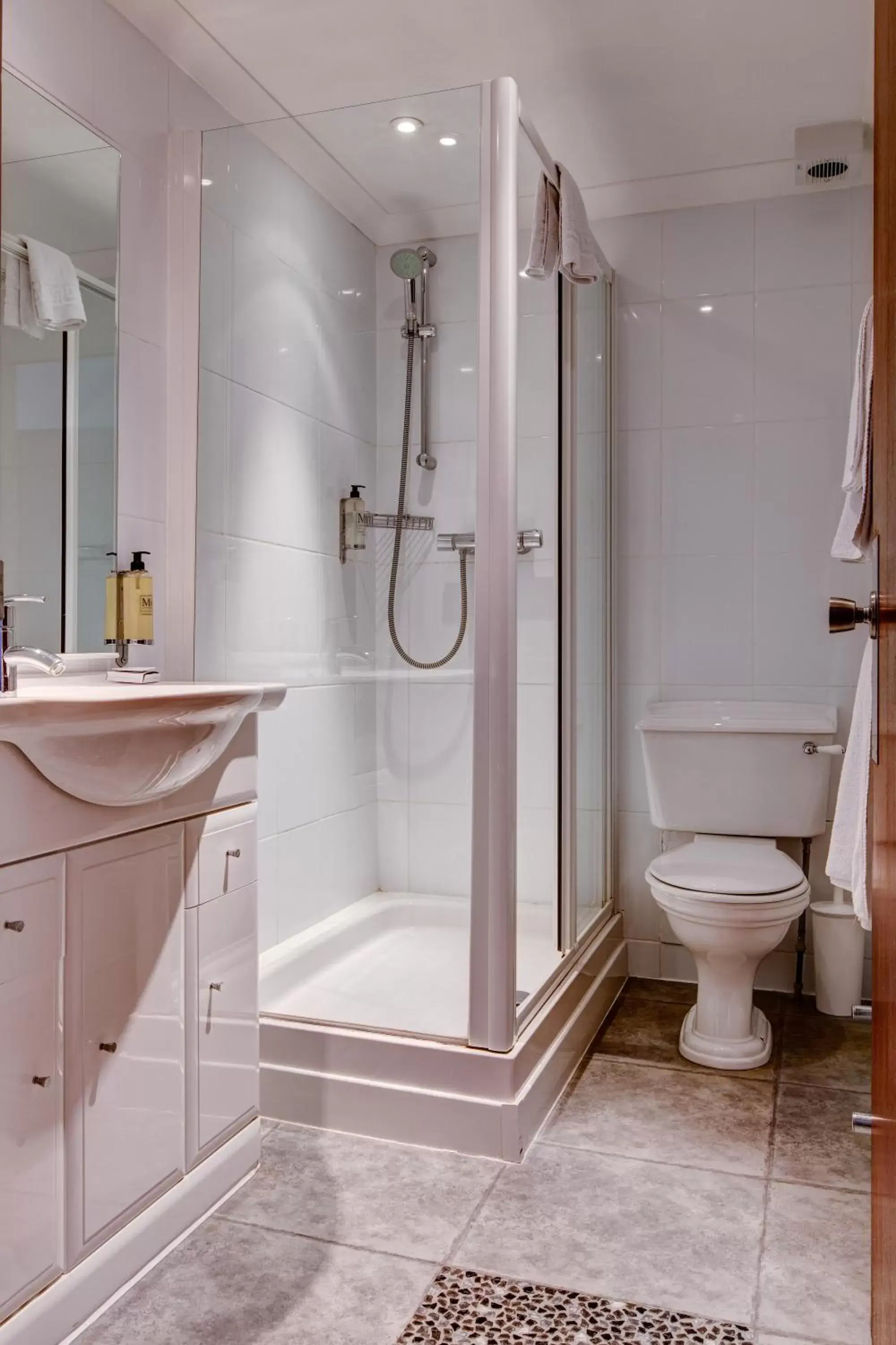 Bathroom in Connaught Lodge