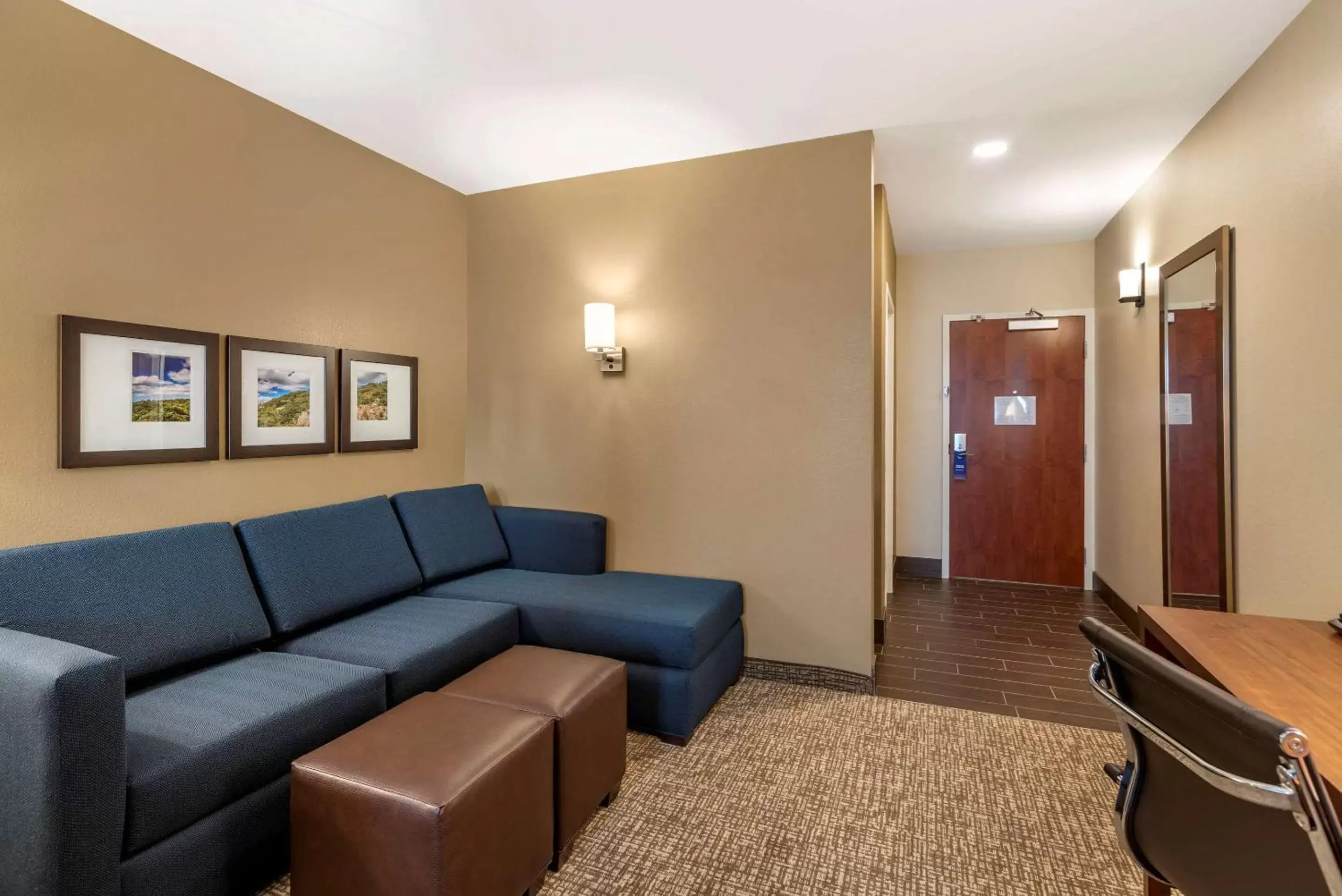 Bedroom, Seating Area in Comfort Inn & Suites
