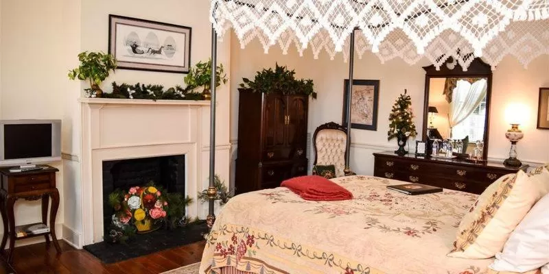 The Richard Johnston Inn & 1890 Caroline House