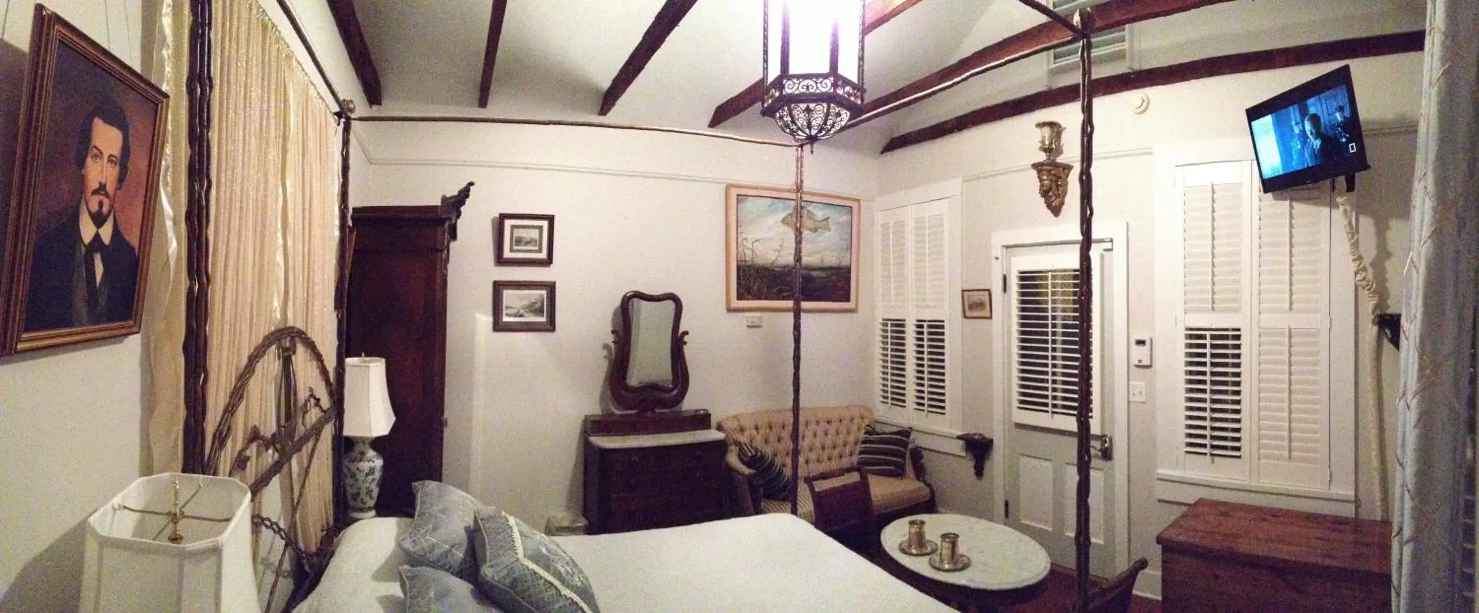 Photo of the whole room in Stone House Musical B&B