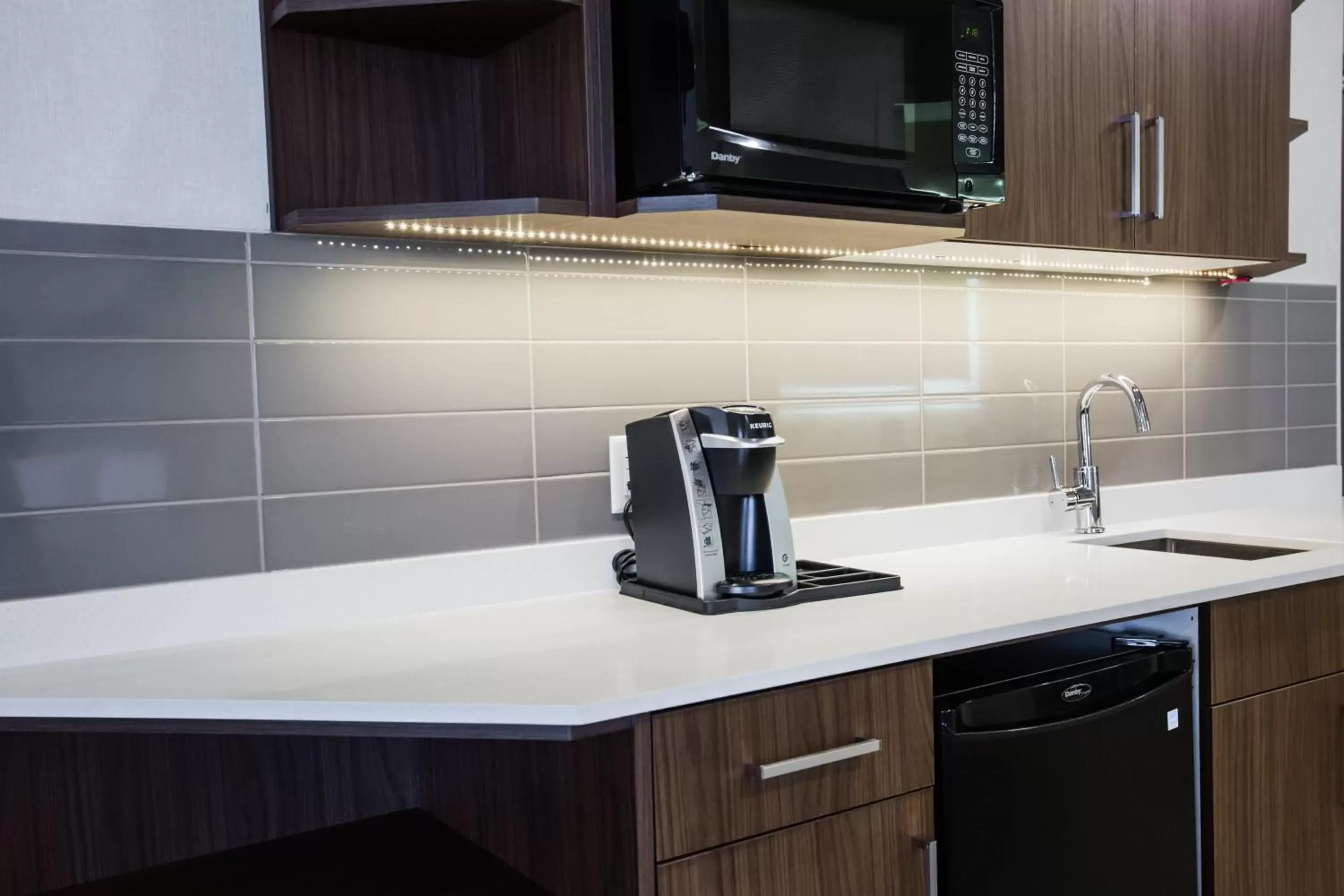 Photo of the whole room, Kitchen/Kitchenette in Holiday Inn Hotel & Suites Calgary South - Conference Ctr, an IHG Hotel