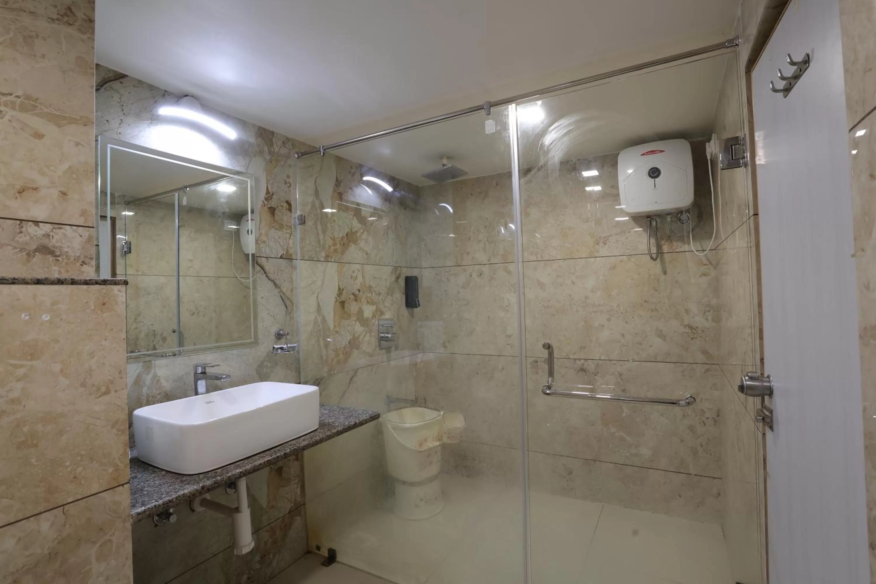 Shower in Hotel Lotus