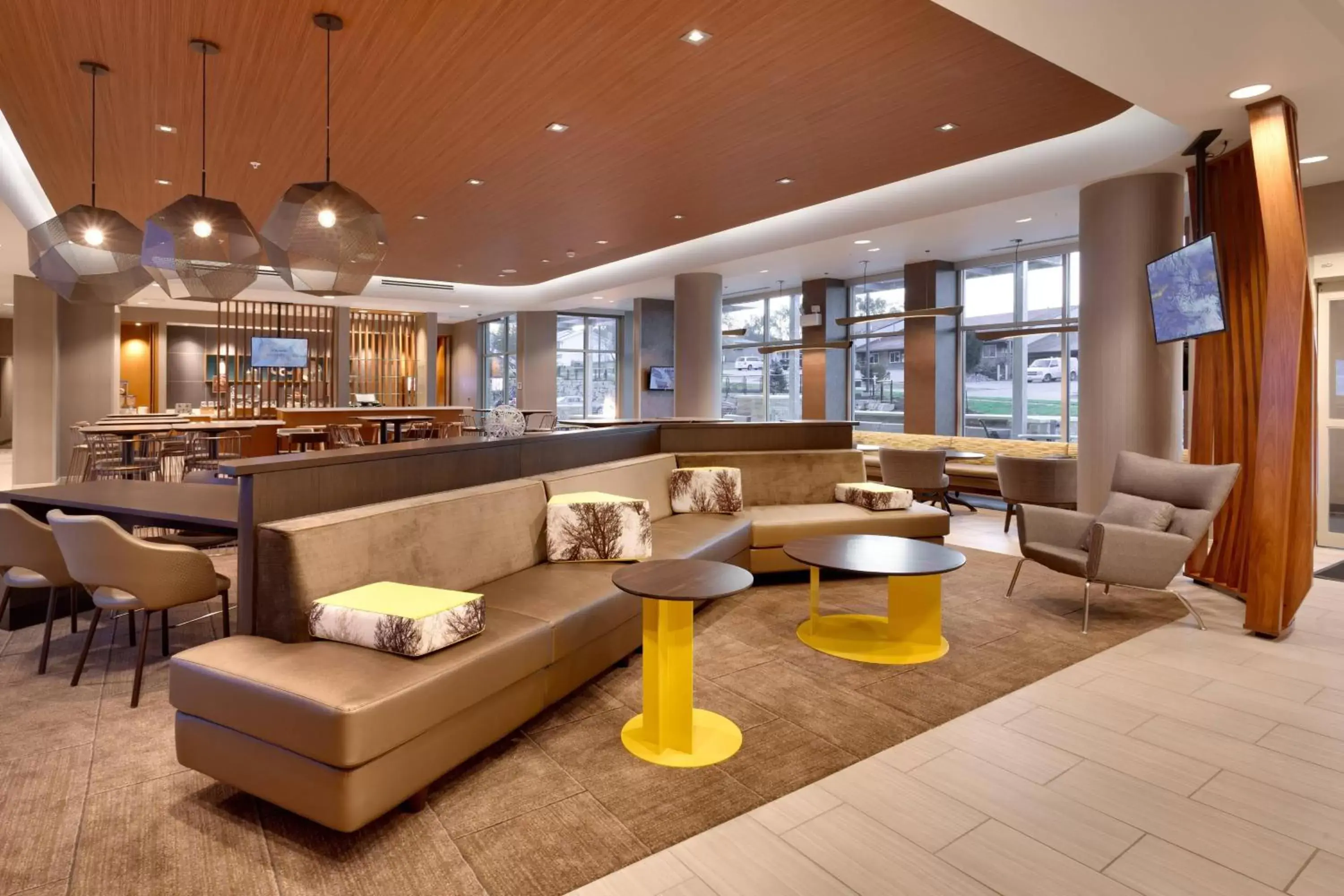 Lobby or reception, Lounge/Bar in SpringHill Suites by Marriott Coralville