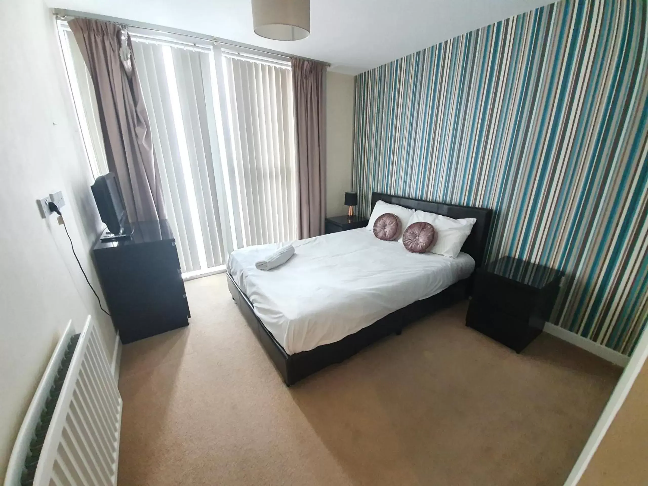 Bedroom, Bed in Dazzon Apartments - HUB - Central MK