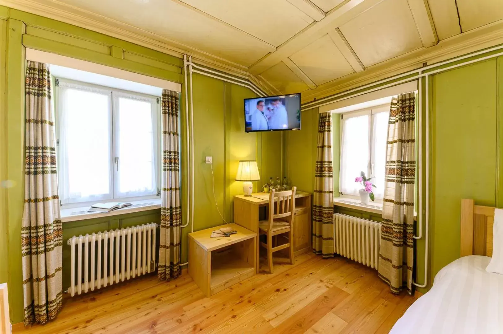 Bedroom, TV/Entertainment Center in Hotel Centrale, Typically Swiss