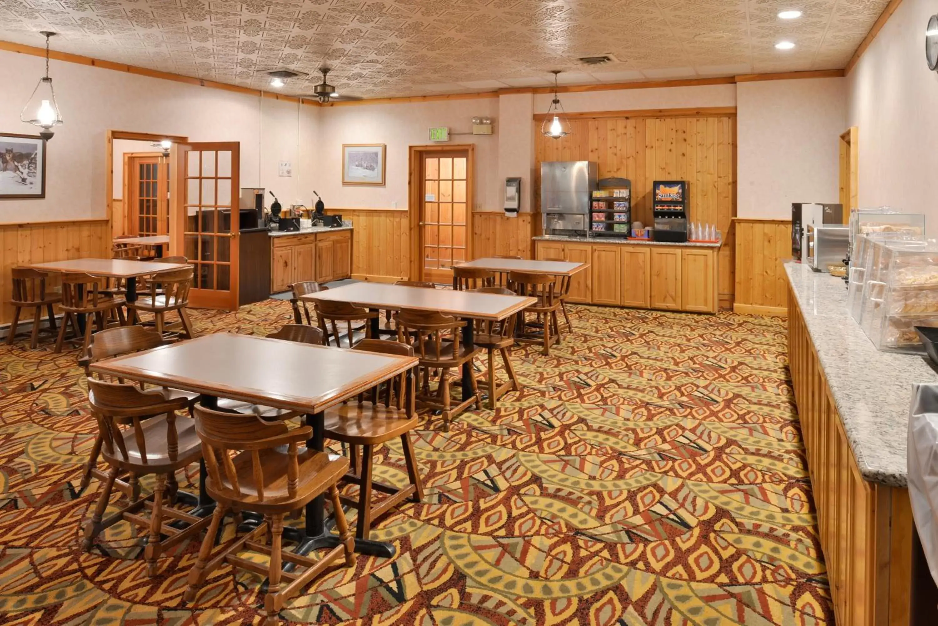 Continental breakfast, Restaurant/Places to Eat in Stage Coach Inn