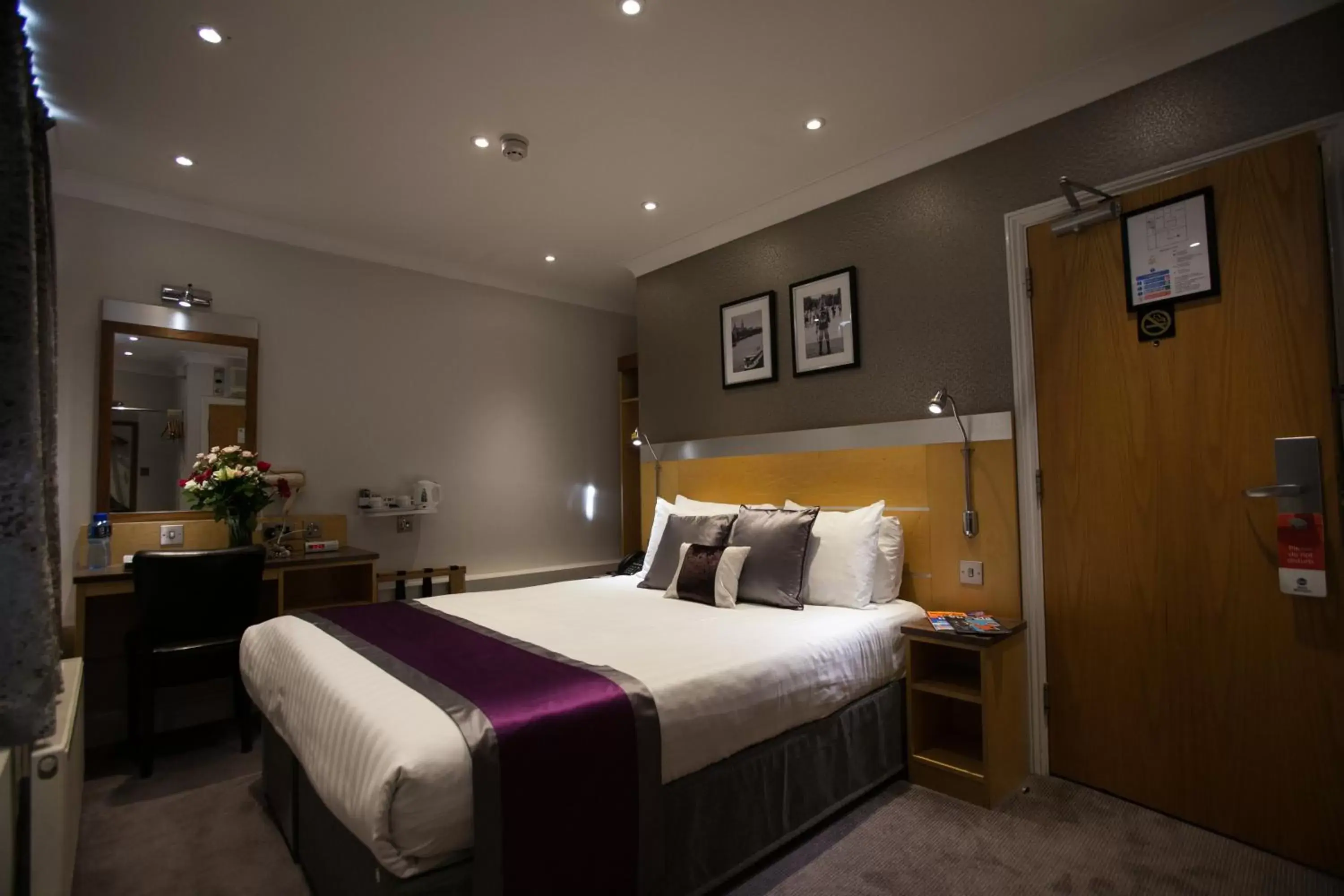 Bed in Best Western Chiswick Palace & Suites London