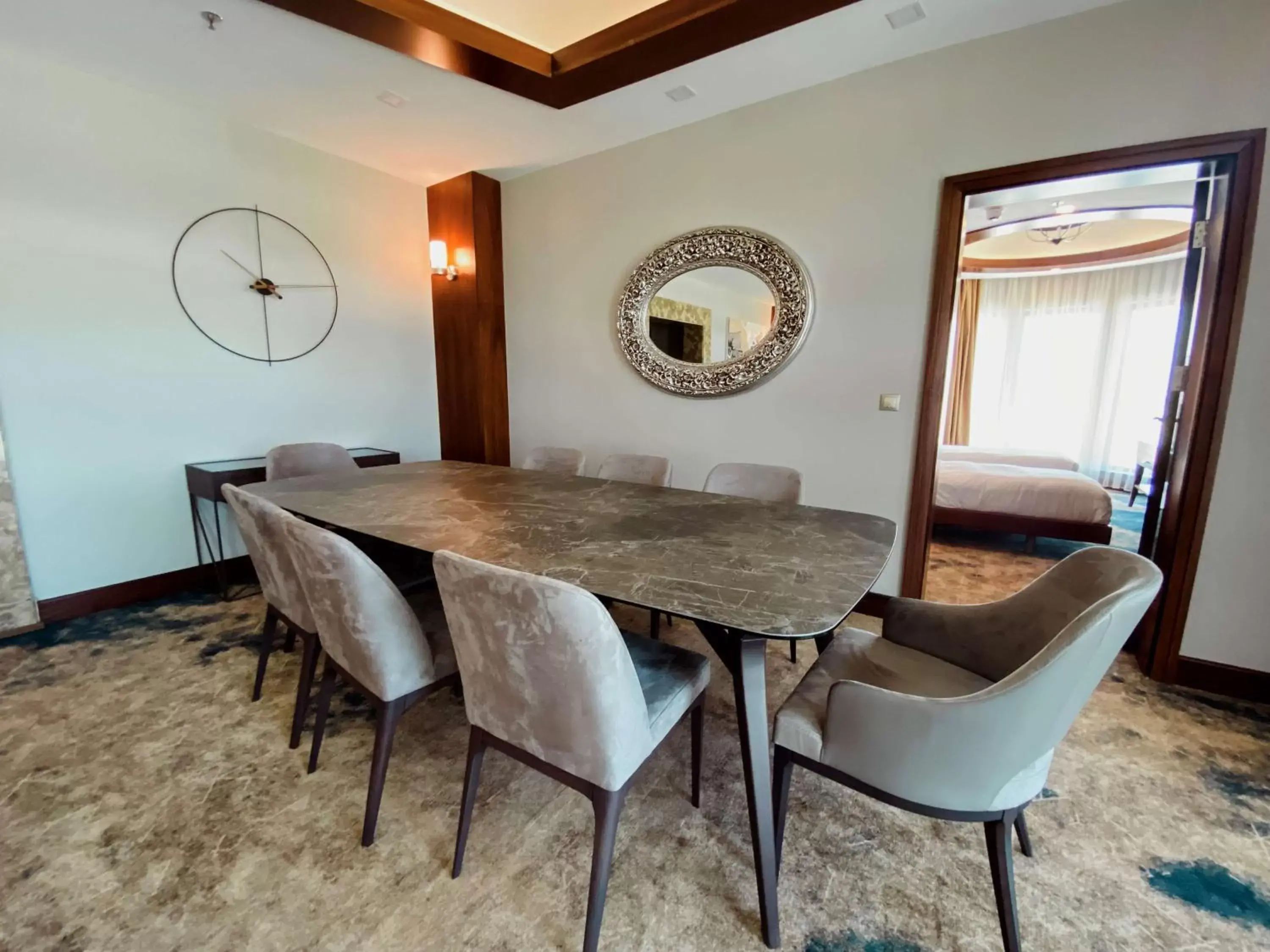 Living room, Dining Area in Doubletree by Hilton Van