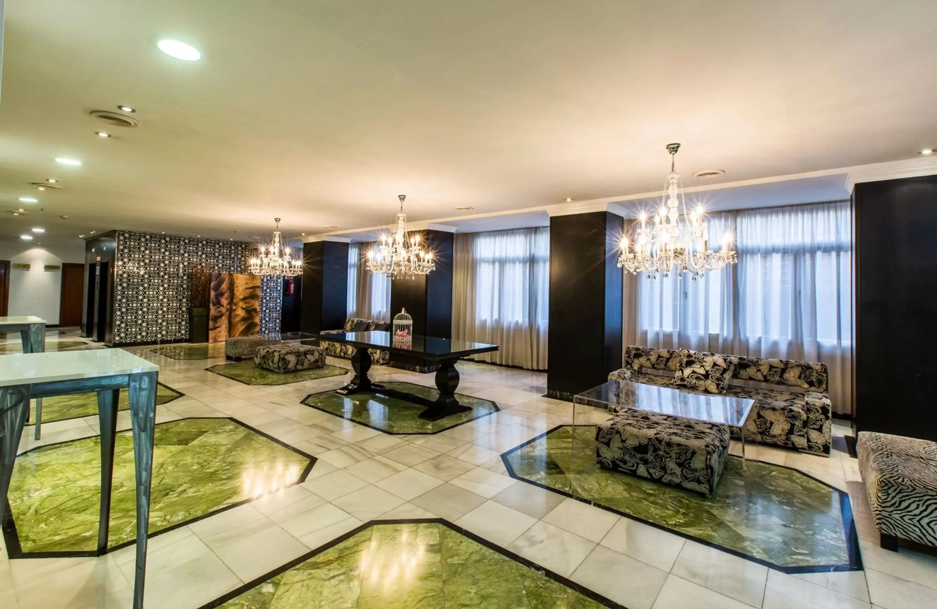 Meeting/conference room, Lobby/Reception in Leonardo Hotel Granada