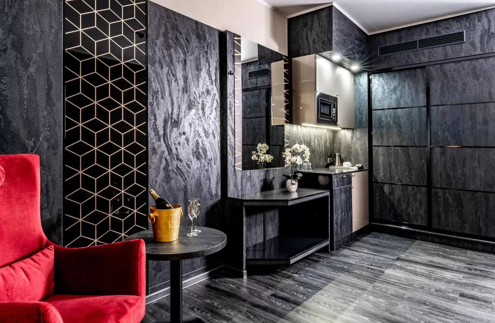 Kitchen or kitchenette, Bathroom in PLAZA Premium Schwerin Sure Hotel Collection by Best Western