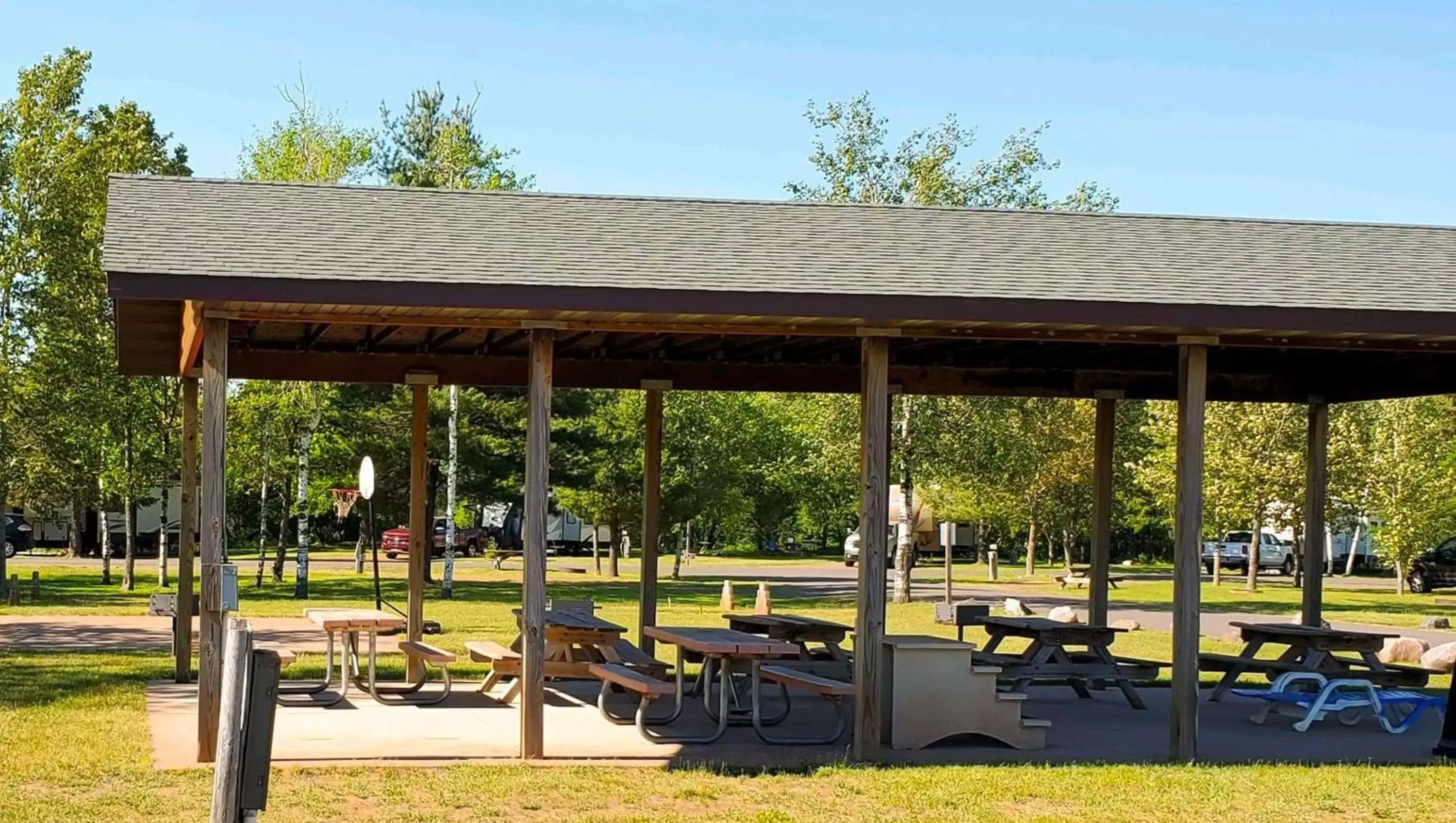Property building in Jasper Ridge Inn Ishpeming Property building in Jasper Ridge Inn Ishpeming
