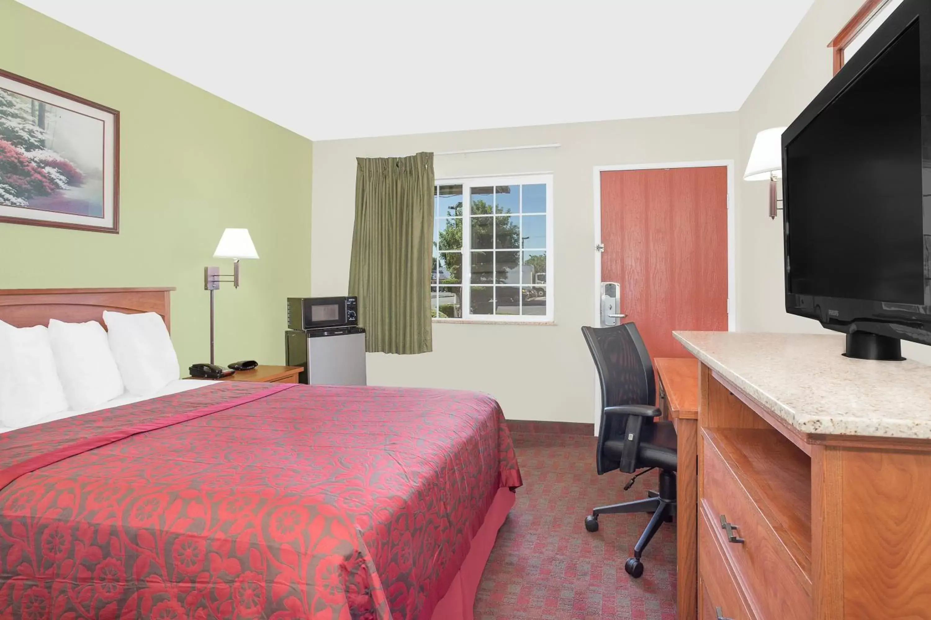 Photo of the whole room, Room Photo in Days Inn by Wyndham Turlock