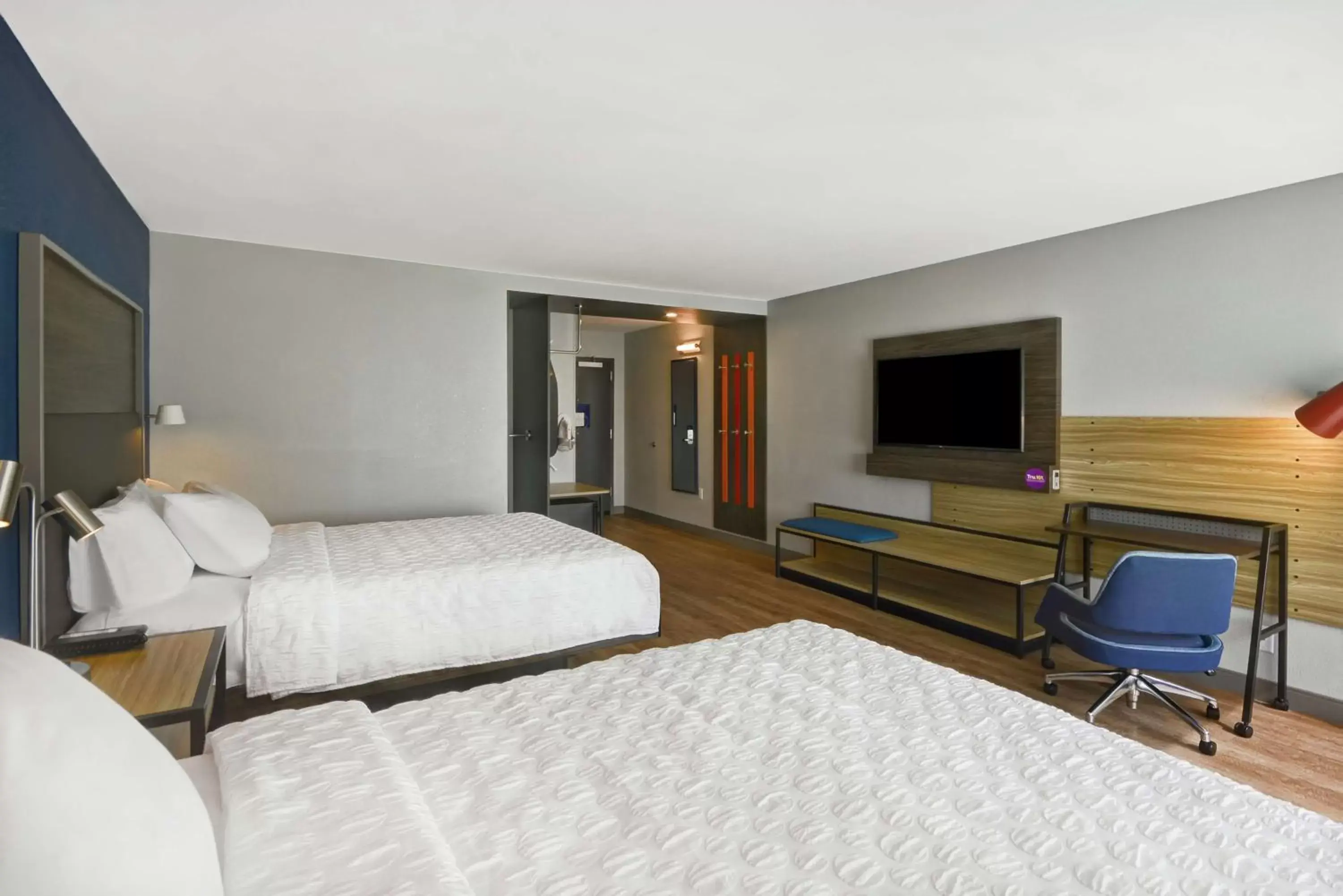 Bedroom, TV/Entertainment Center in Tru By Hilton Beavercreek Dayton