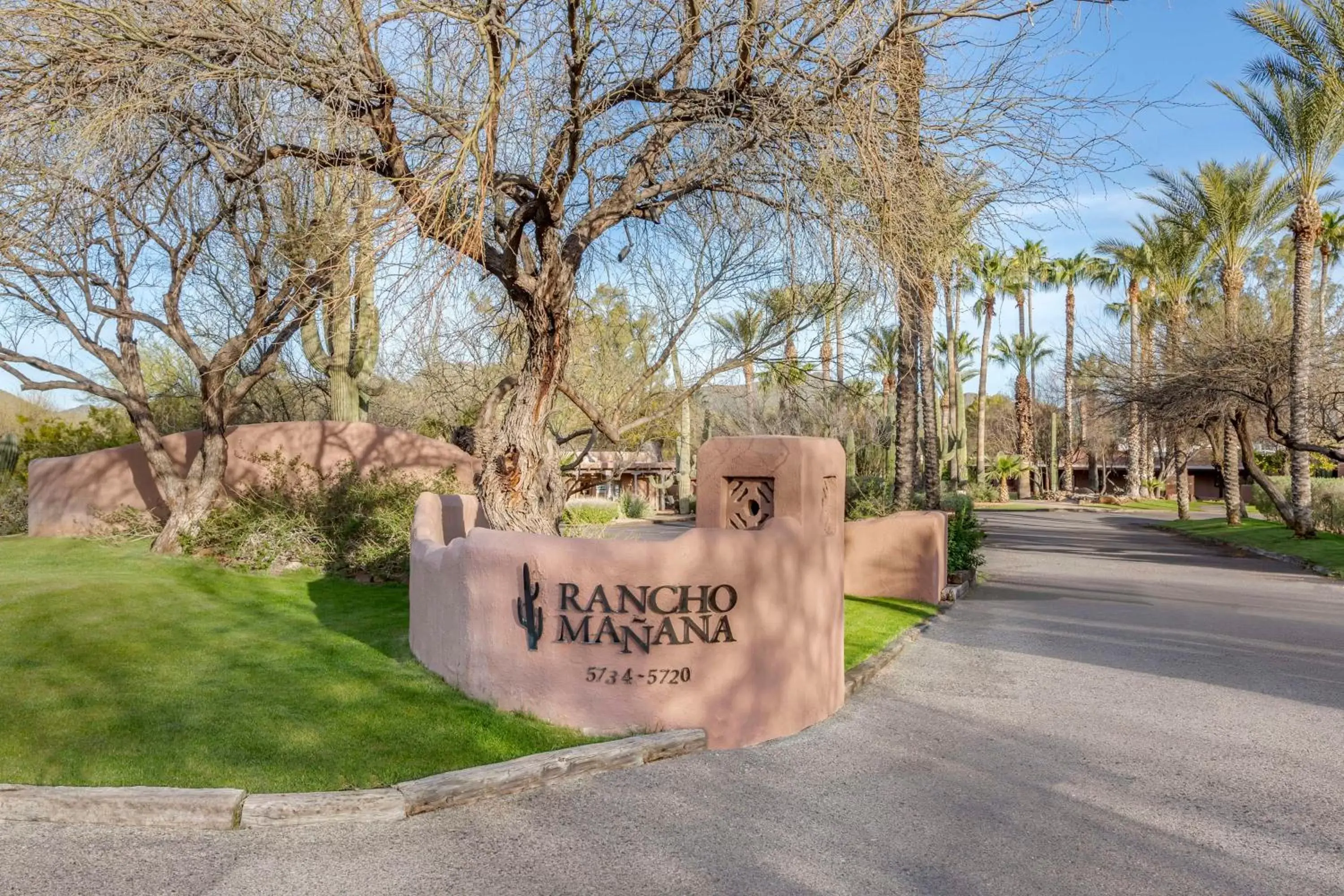 Property building, Property Logo/Sign in Hilton Vacation Club Rancho Manana