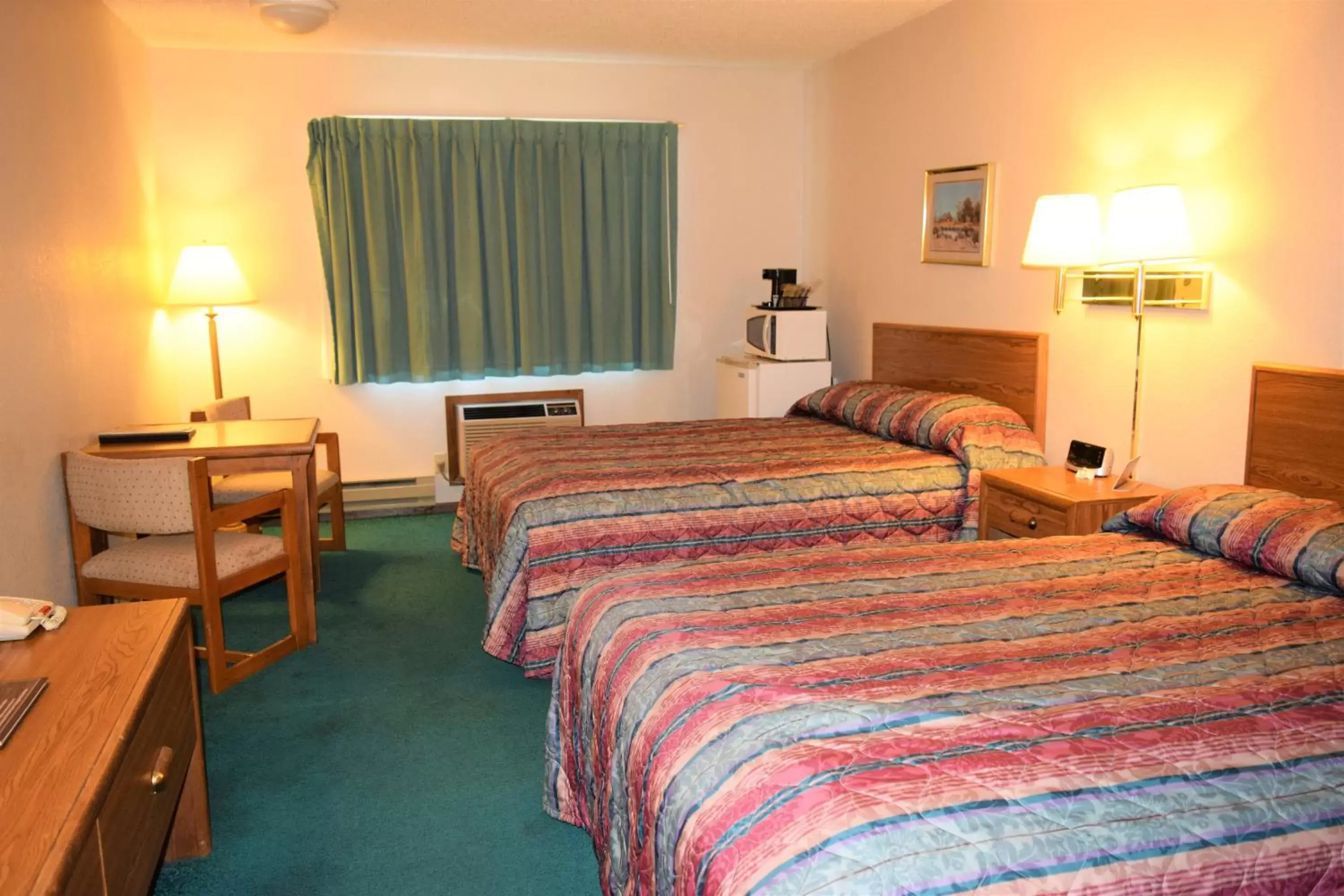 Photo of the whole room, Bed in Country Inn Libby