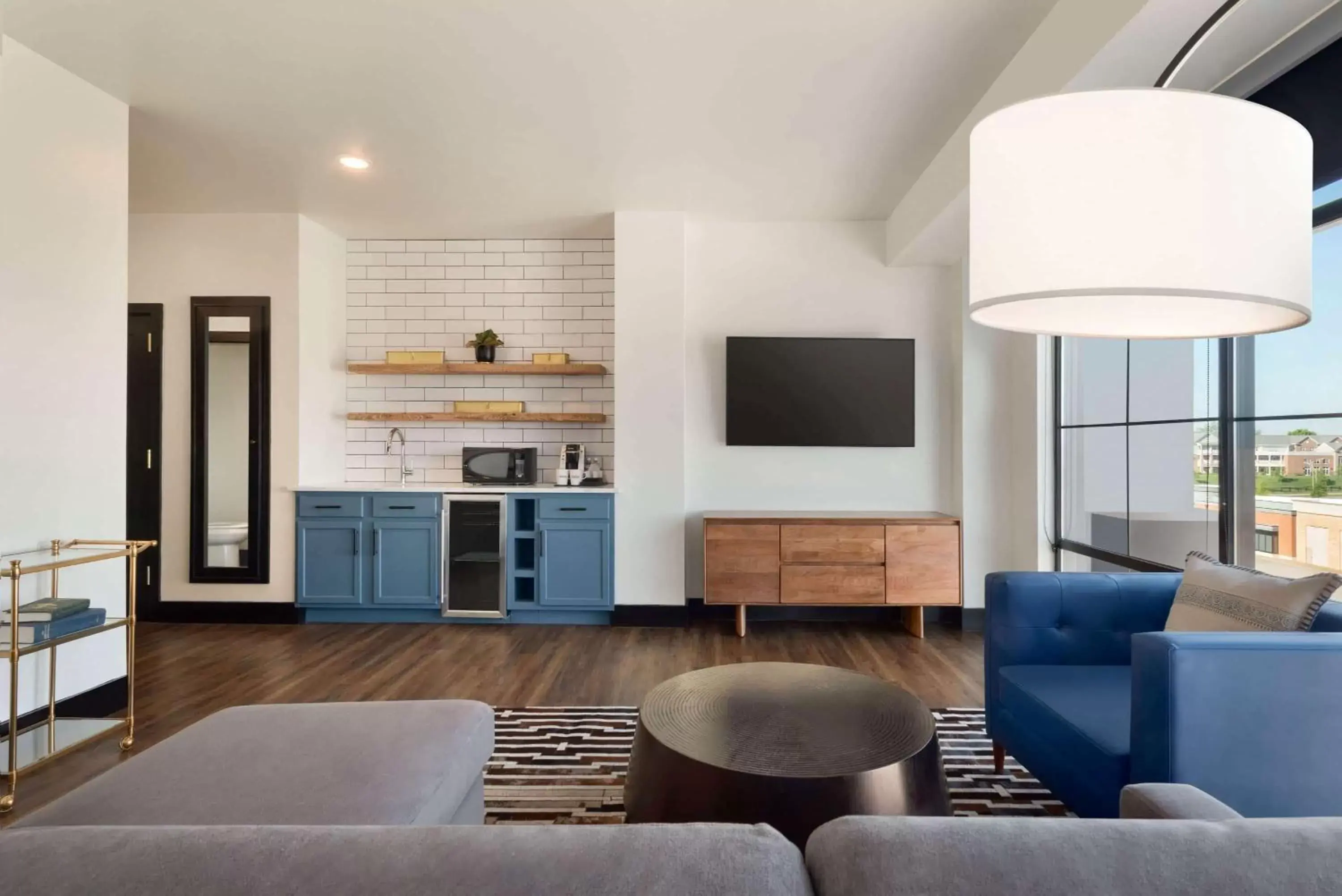 Photo of the whole room, Seating Area in Origin Lexington, a Wyndham Hotel