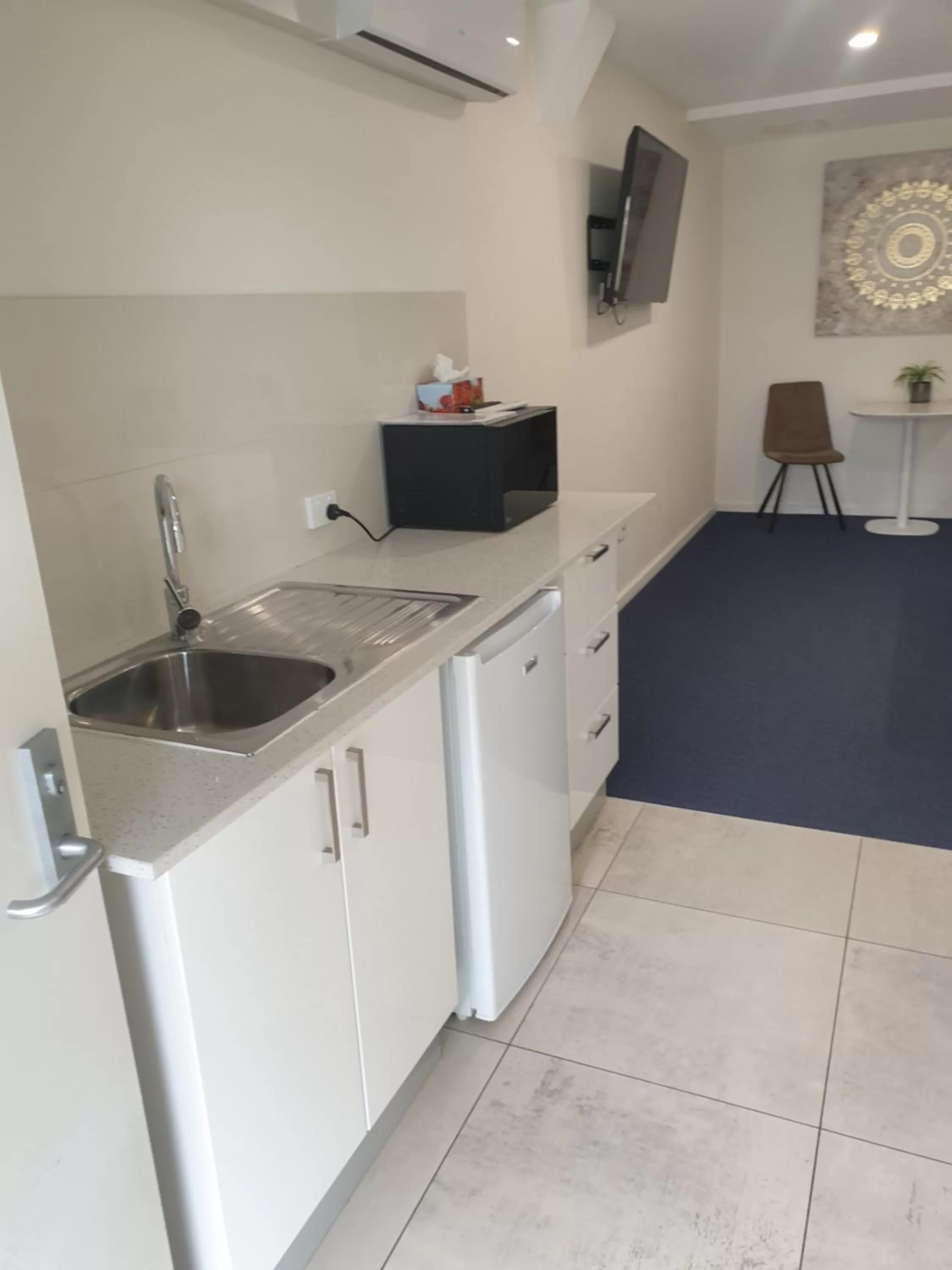 minibar in Carlton Suites