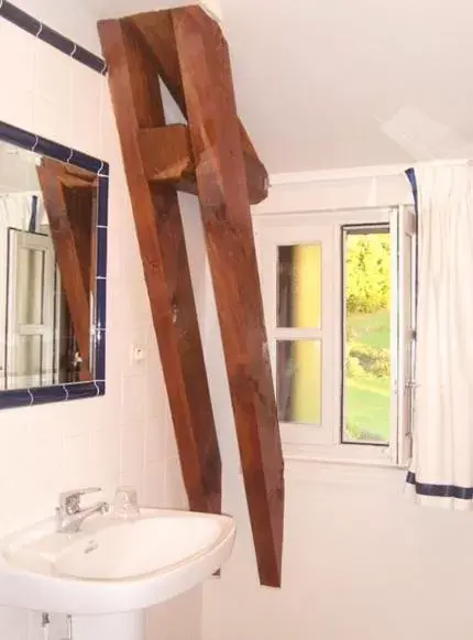 Bathroom in Château de la Moissetie