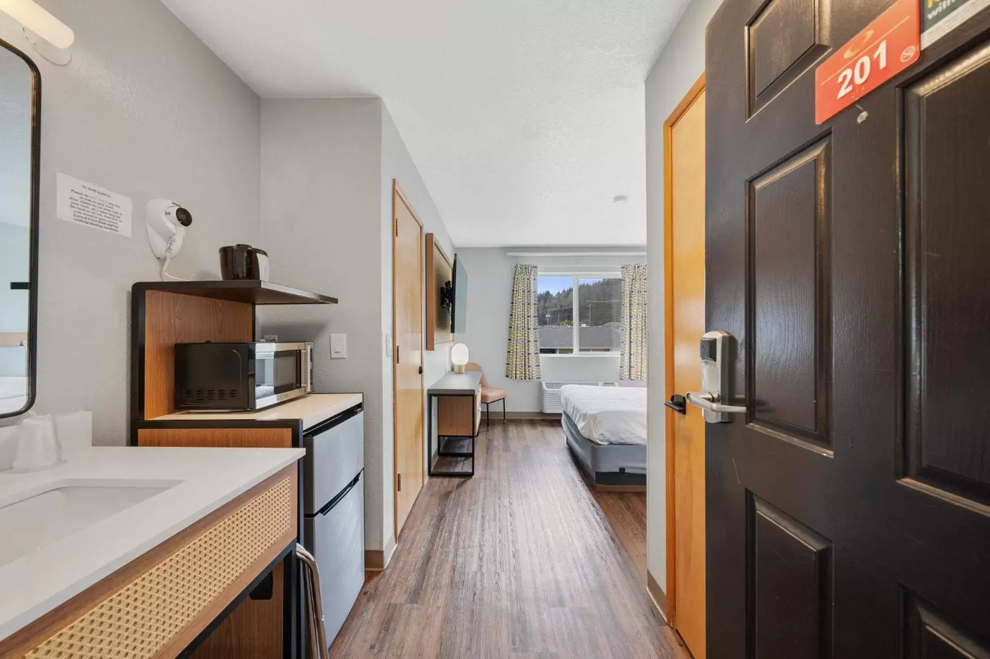 Bed in Garibaldi Inn at the Bay Bed in Garibaldi Inn at the Bay