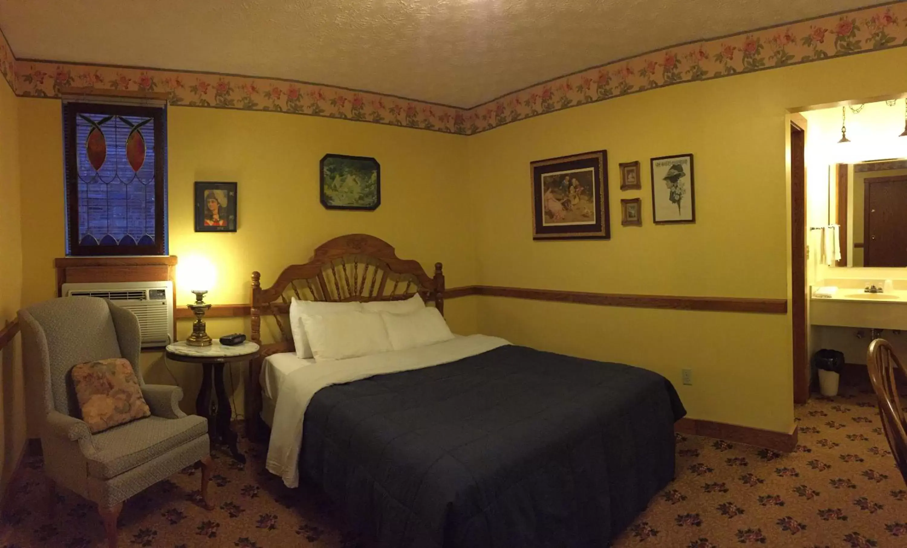 Queen or Double Room in Hotel Millersburg Queen or Double Room in Hotel Millersburg