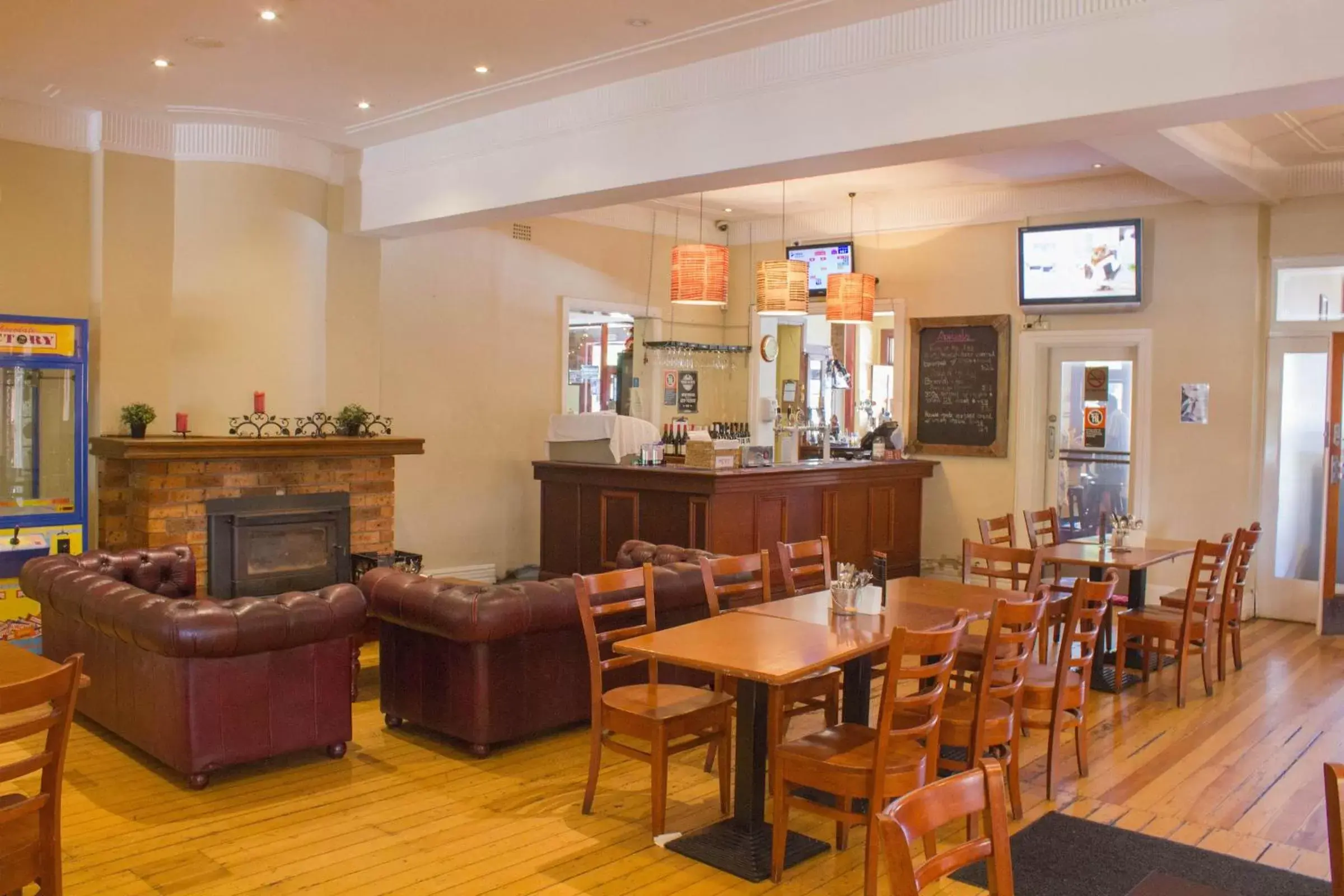 Restaurant/places to eat, Lounge/Bar in Gardners Inn Hotel
