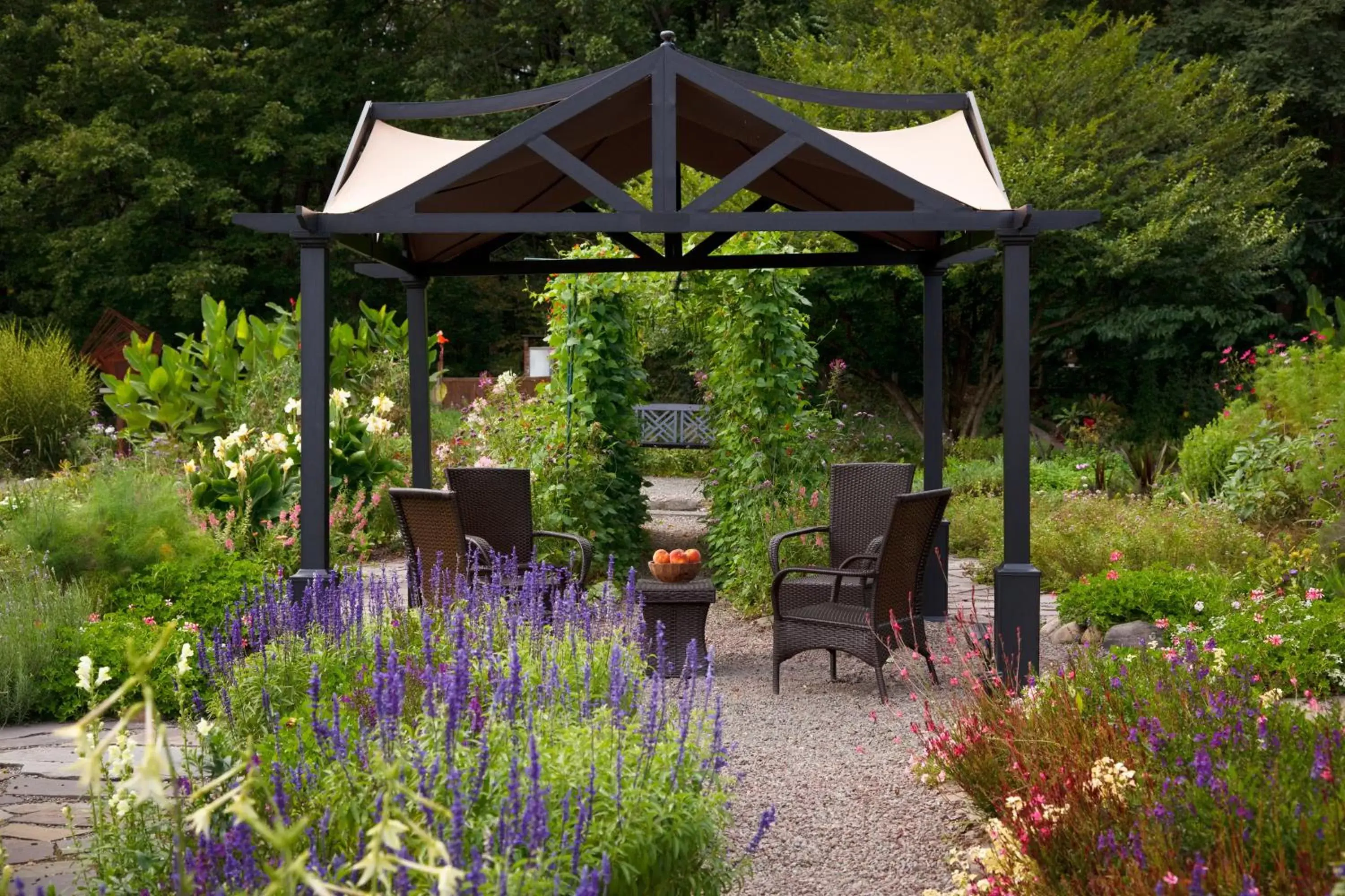 Garden, BBQ Facilities in Settlers Inn