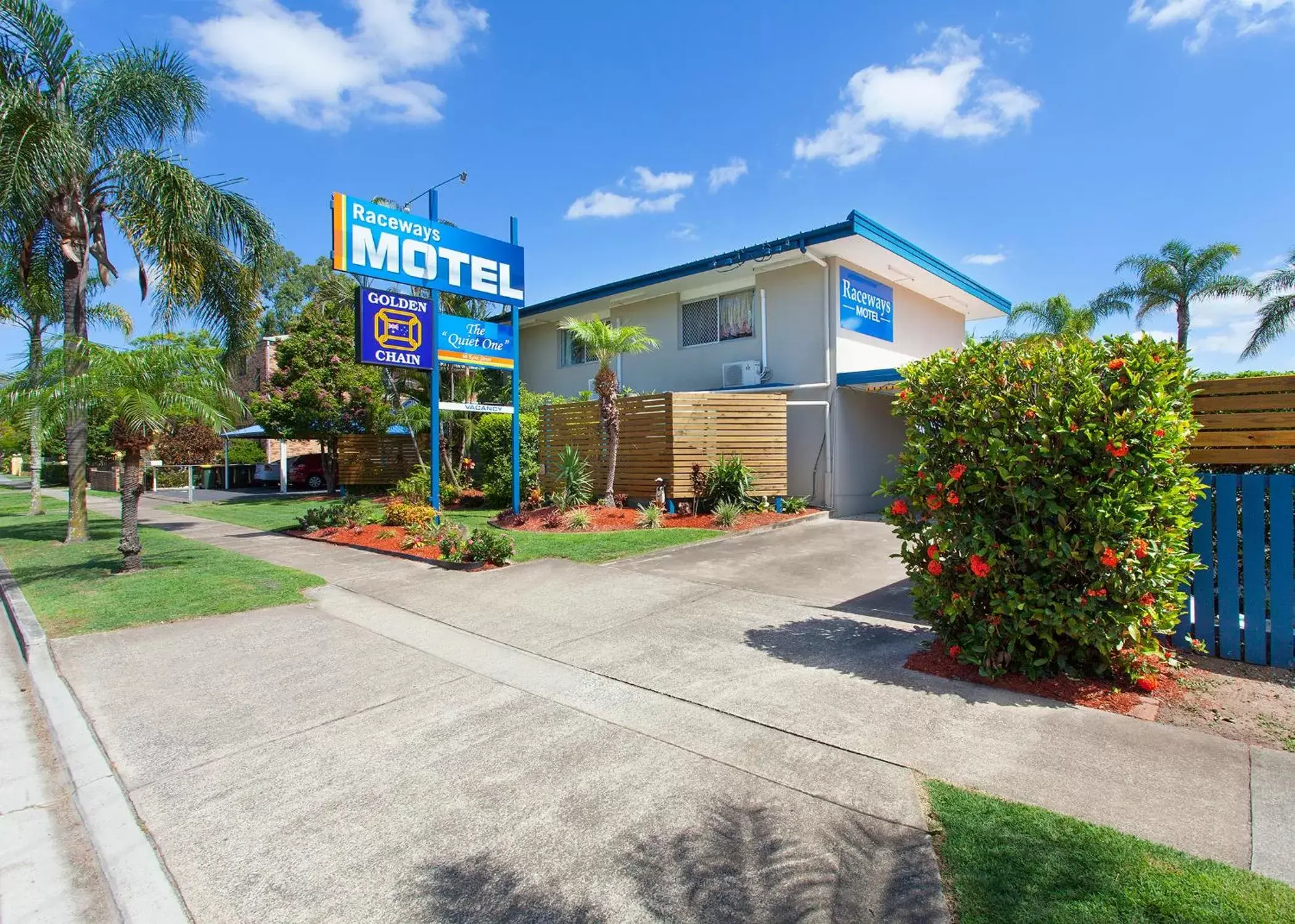 Facade/entrance, Property Building in Raceways Motel