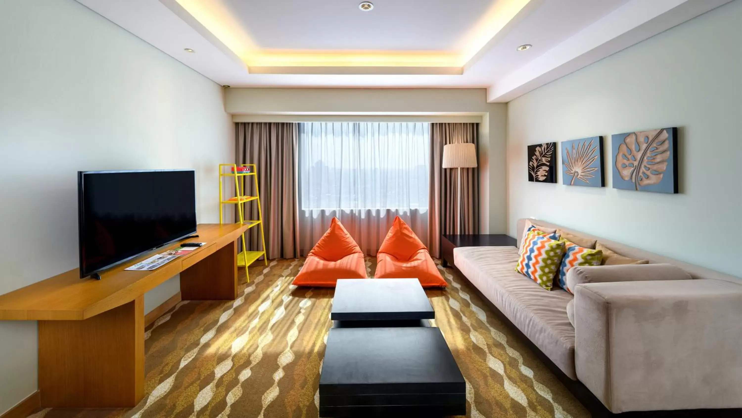 TV and multimedia, Seating Area in Holiday Inn & Suites Jakarta Gajah Mada, an IHG Hotel