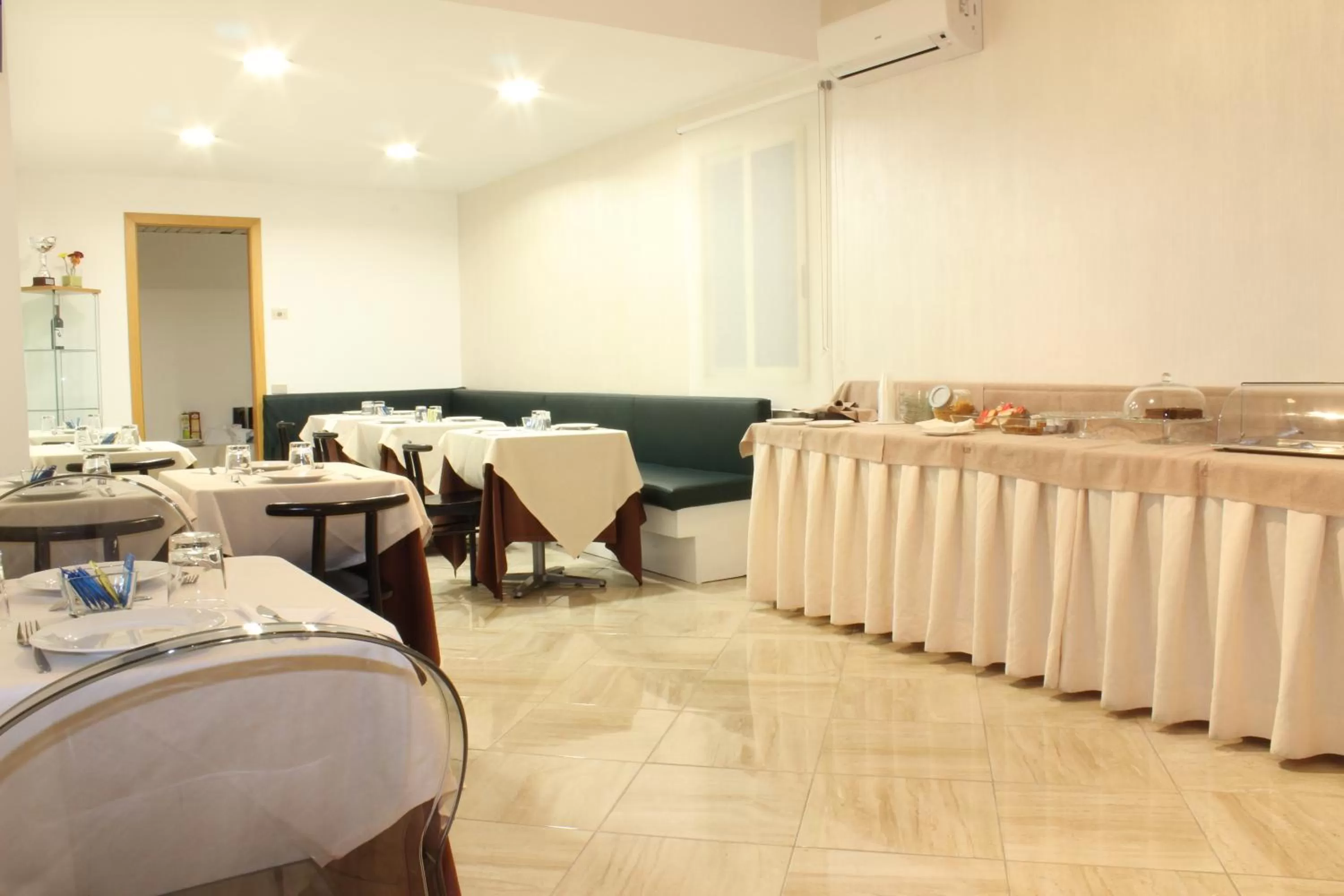 Restaurant/places to eat in Hotel Del Viale