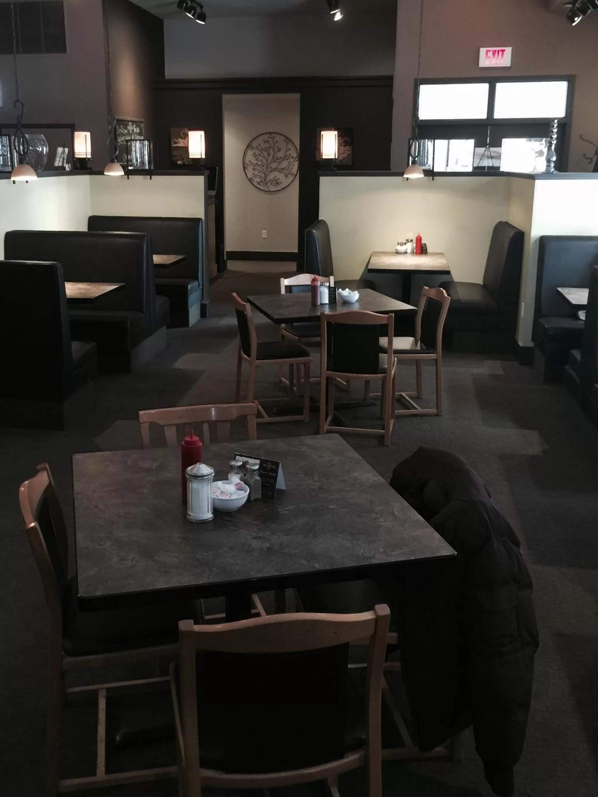 Restaurant/places to eat in 121 Steakhouse & Motel