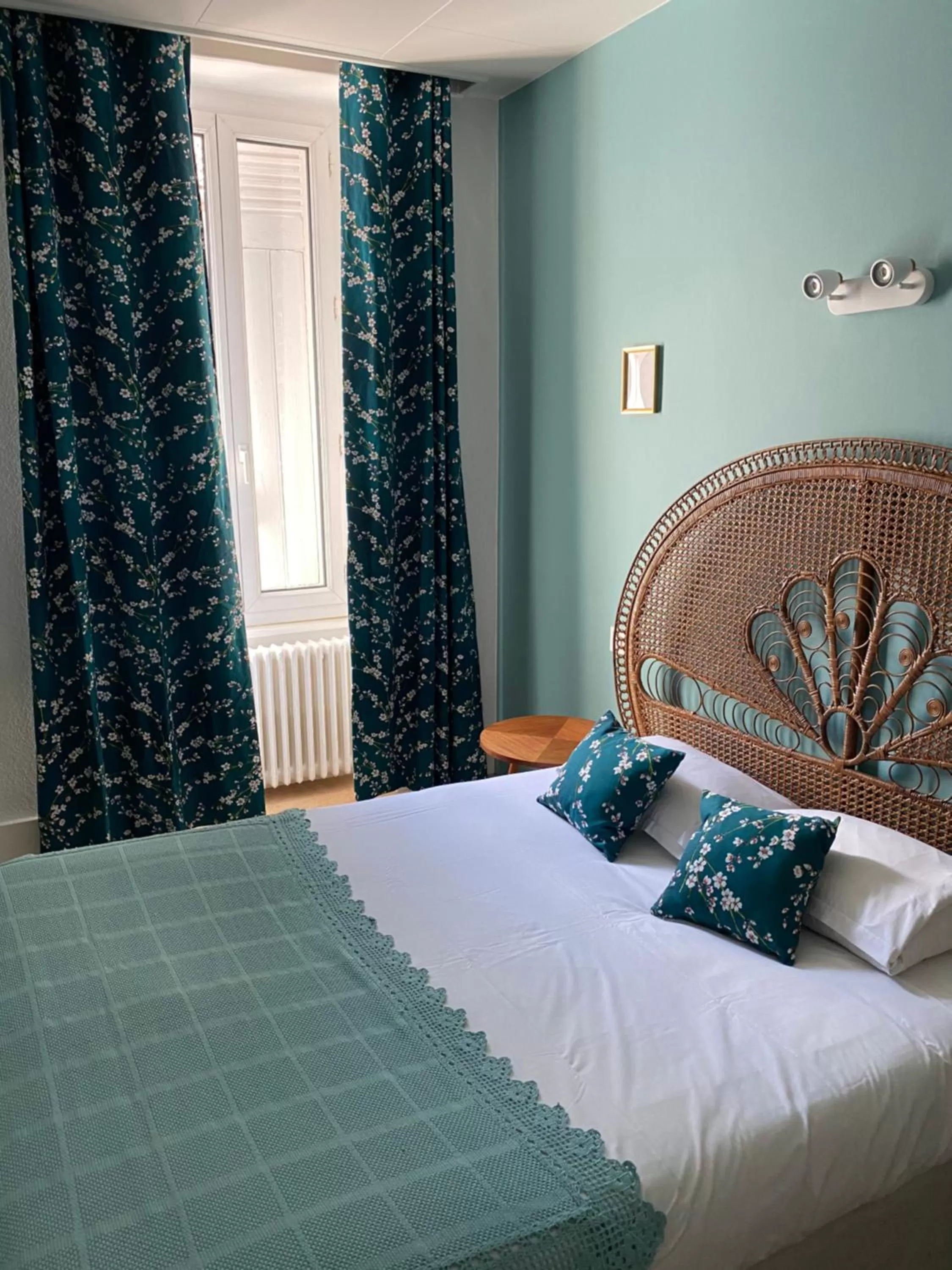 Bed in Grand Hotel De La Poste - Lyon Sud - Vienne